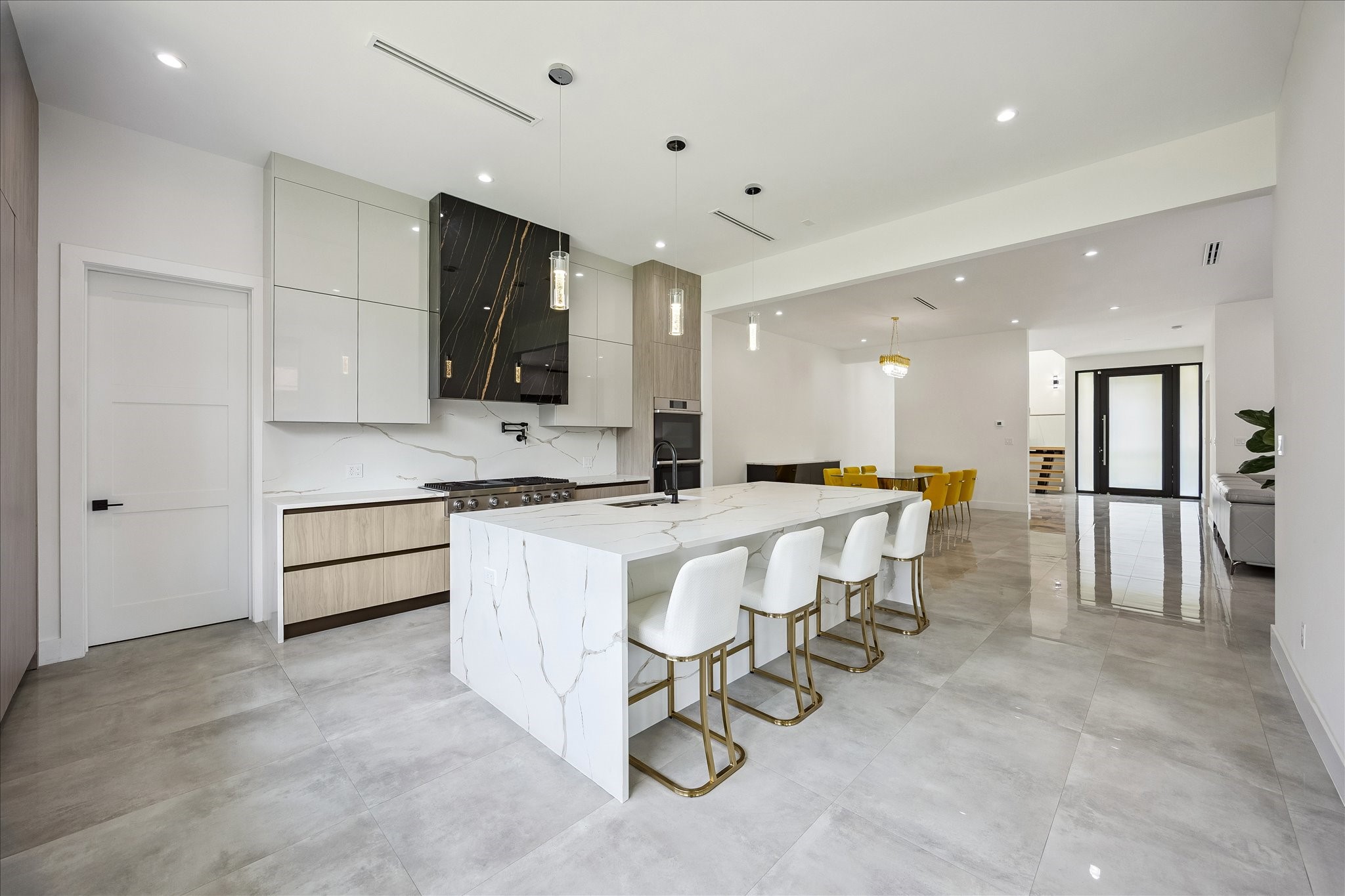  9909 Larston Street - 物件實景