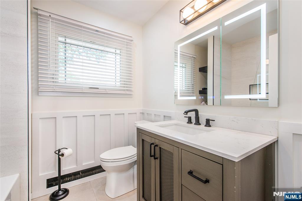 Elmwood Park, New Jersey, 07407, United States, 3 Bedrooms Bedrooms, ,3 BathroomsBathrooms,Residential,For Sale,1941820