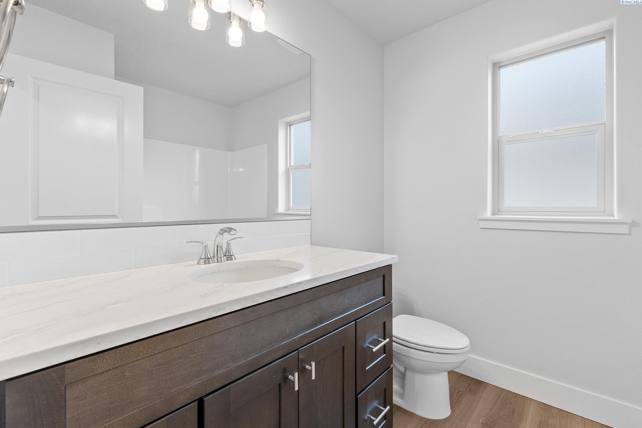 Pasco, Washington, 99301, United States, 4 Bedrooms Bedrooms, ,2 BathroomsBathrooms,Residential,For Sale,1892820