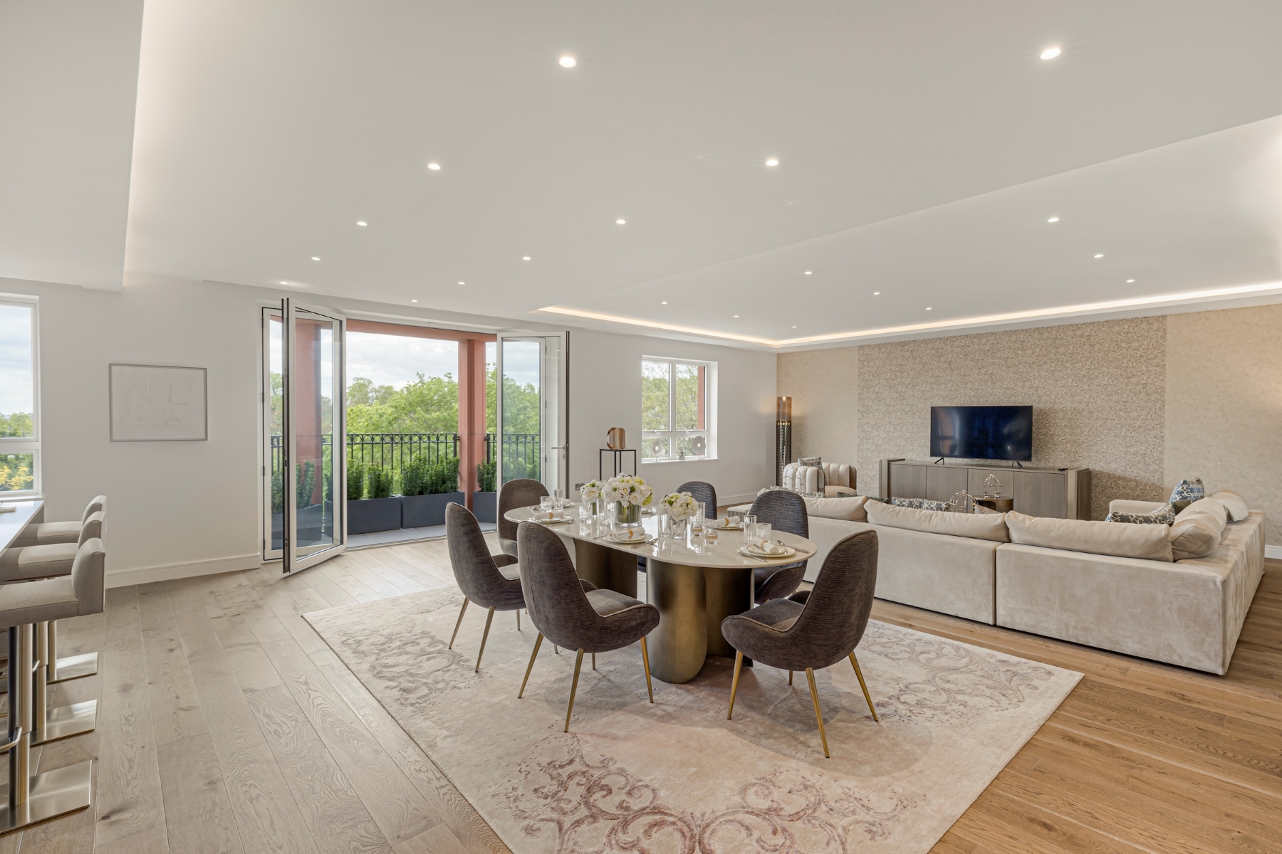 Exclusive designer residence by Elie Saab, opposite Hyde Park 