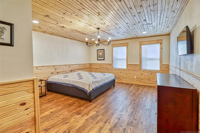 Eufaula, Oklahoma, 74432, United States, 3 Bedrooms Bedrooms, ,3 BathroomsBathrooms,Residential,For Sale,1987326