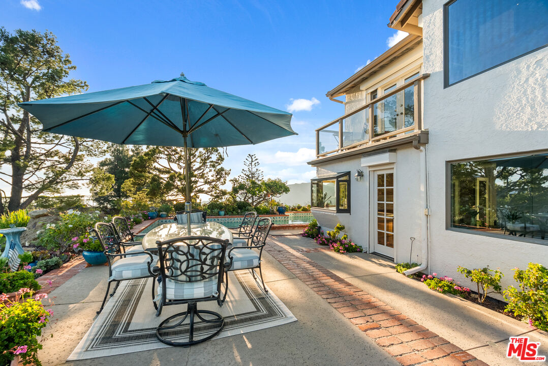 Malibu, California, 90265, United States, 4 Bedrooms Bedrooms, ,3 BathroomsBathrooms,Residential,For Sale,2001973