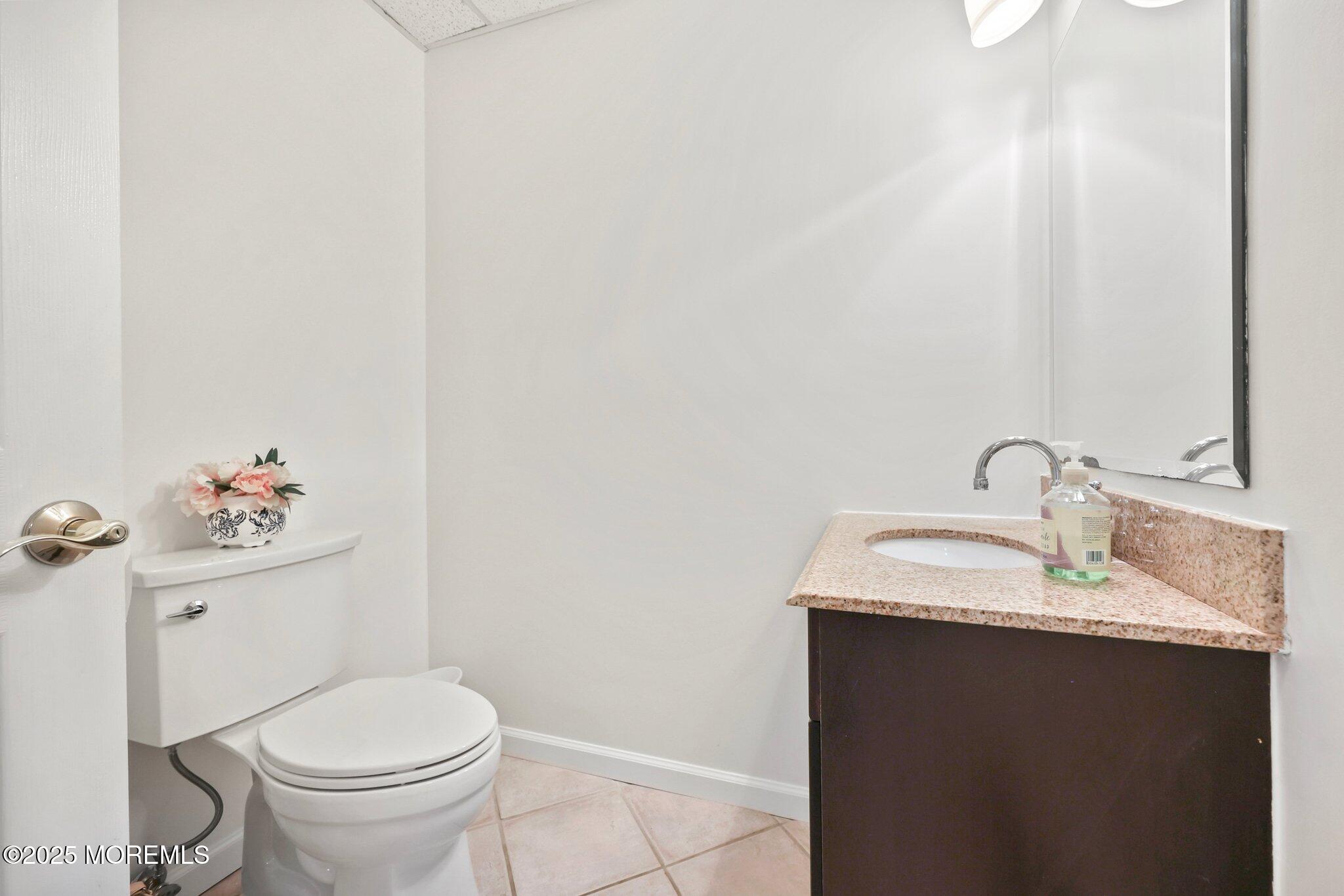 Manalapan, New Jersey, 07726, United States, 5 Bedrooms Bedrooms, ,7 BathroomsBathrooms,Residential,For Sale,1979083