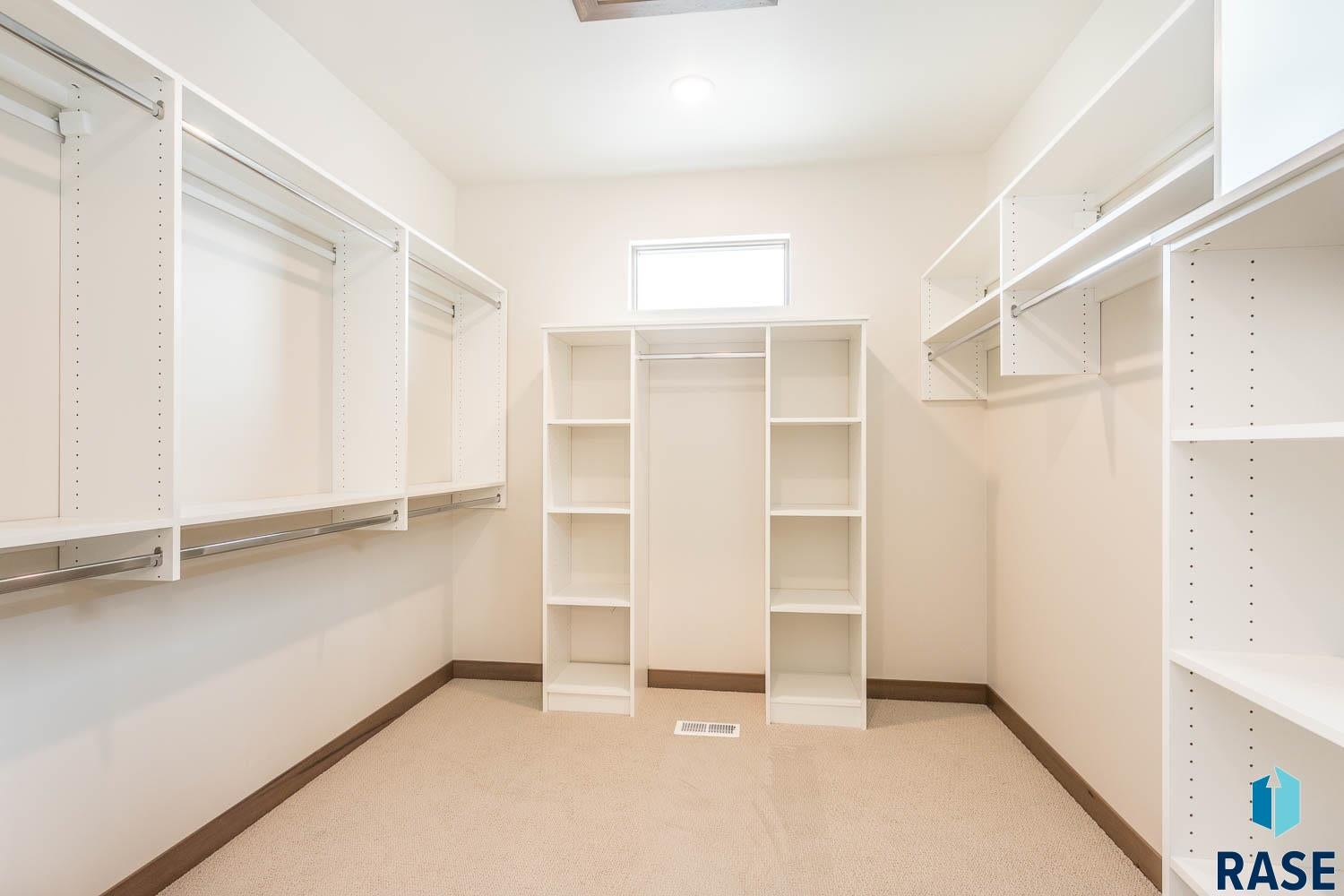 Sioux Falls, South Dakota, 57106, United States, ,Residential,For Sale,1986514