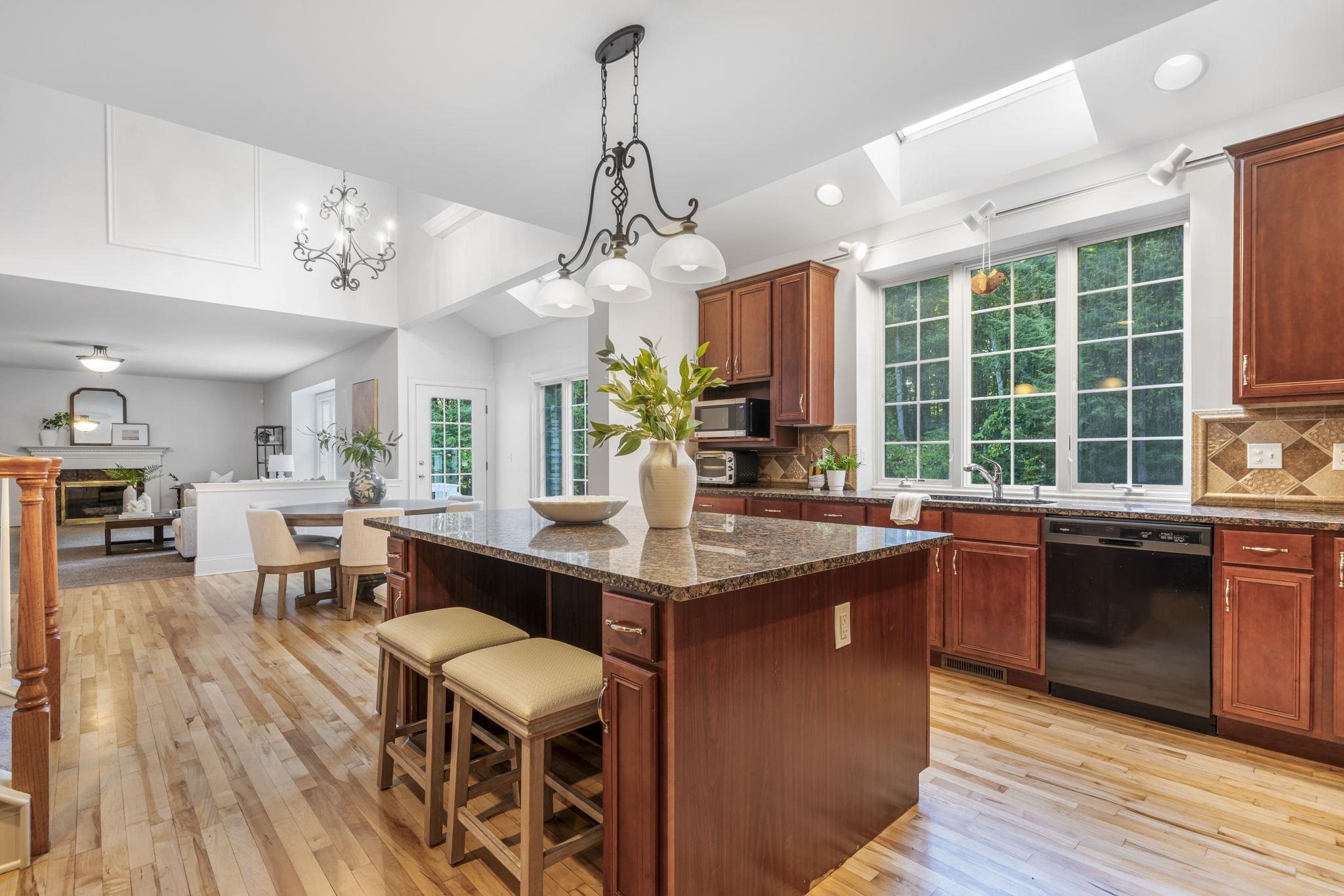 Bedford, New Hampshire, 03110, United States, 5 Bedrooms Bedrooms, ,4 BathroomsBathrooms,Residential,For Sale,1942322