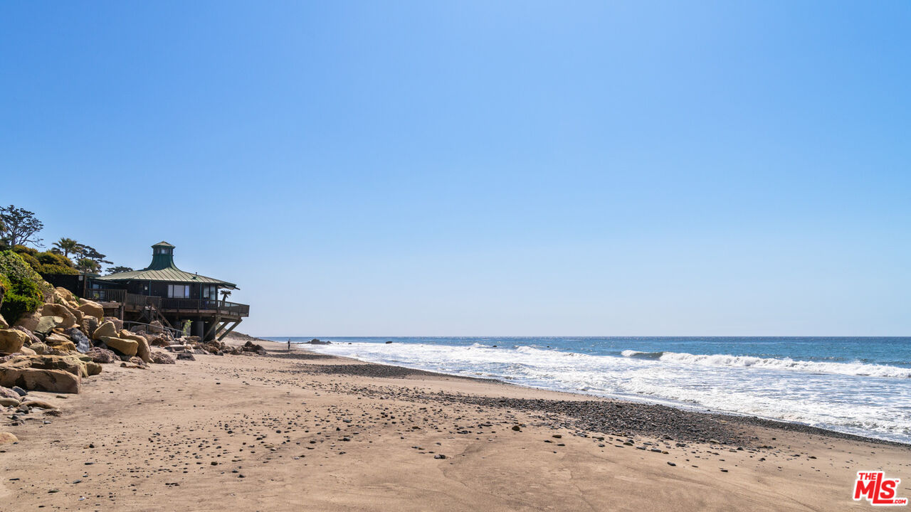 Malibu, California, 90265, United States, 4 Bedrooms Bedrooms, ,5 BathroomsBathrooms,Residential,For Sale,1897741