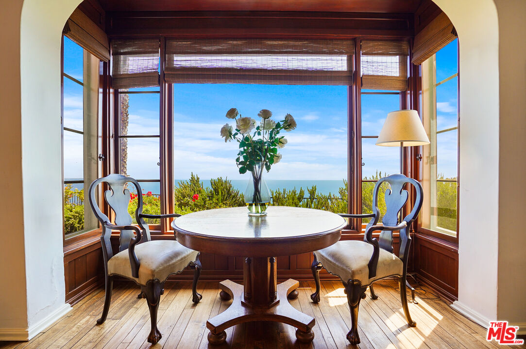 Malibu, California, 90265, United States, 3 Bedrooms Bedrooms, ,4 BathroomsBathrooms,Residential,For Sale,1846867