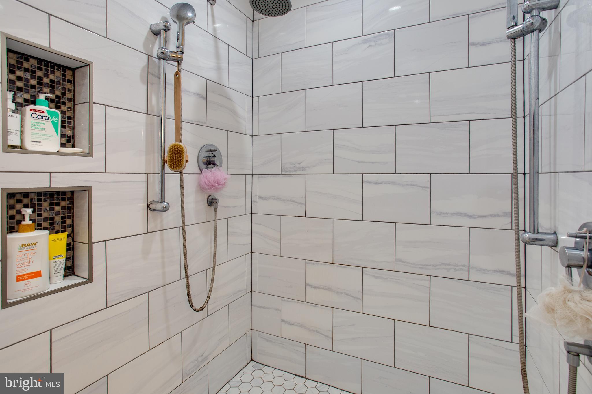 Waldorf, Maryland, 20601, United States, 5 Bedrooms Bedrooms, ,5 BathroomsBathrooms,Residential,For Sale,1977344