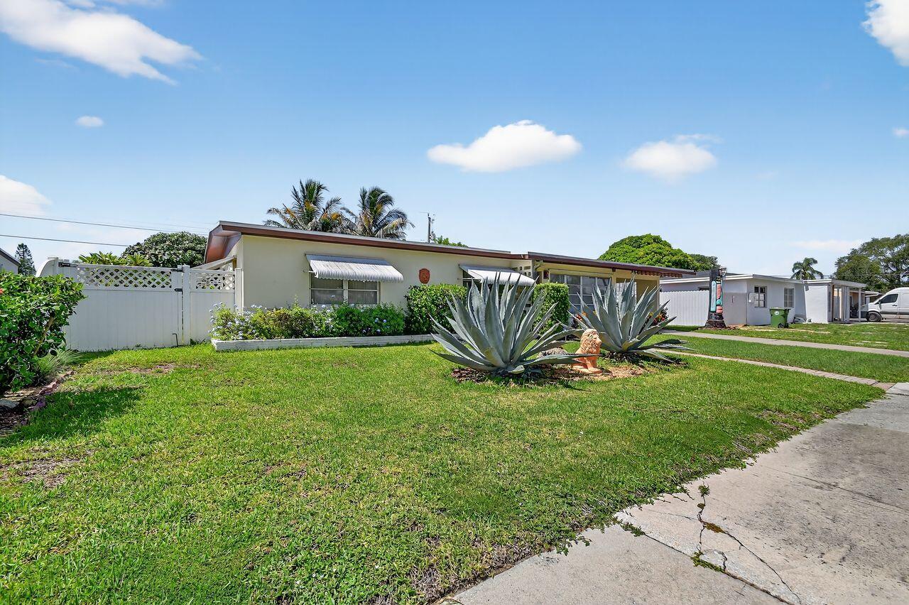 Palm Springs, Florida, 33461, United States, 3 Bedrooms Bedrooms, ,2 BathroomsBathrooms,Residential,For Sale,1901355