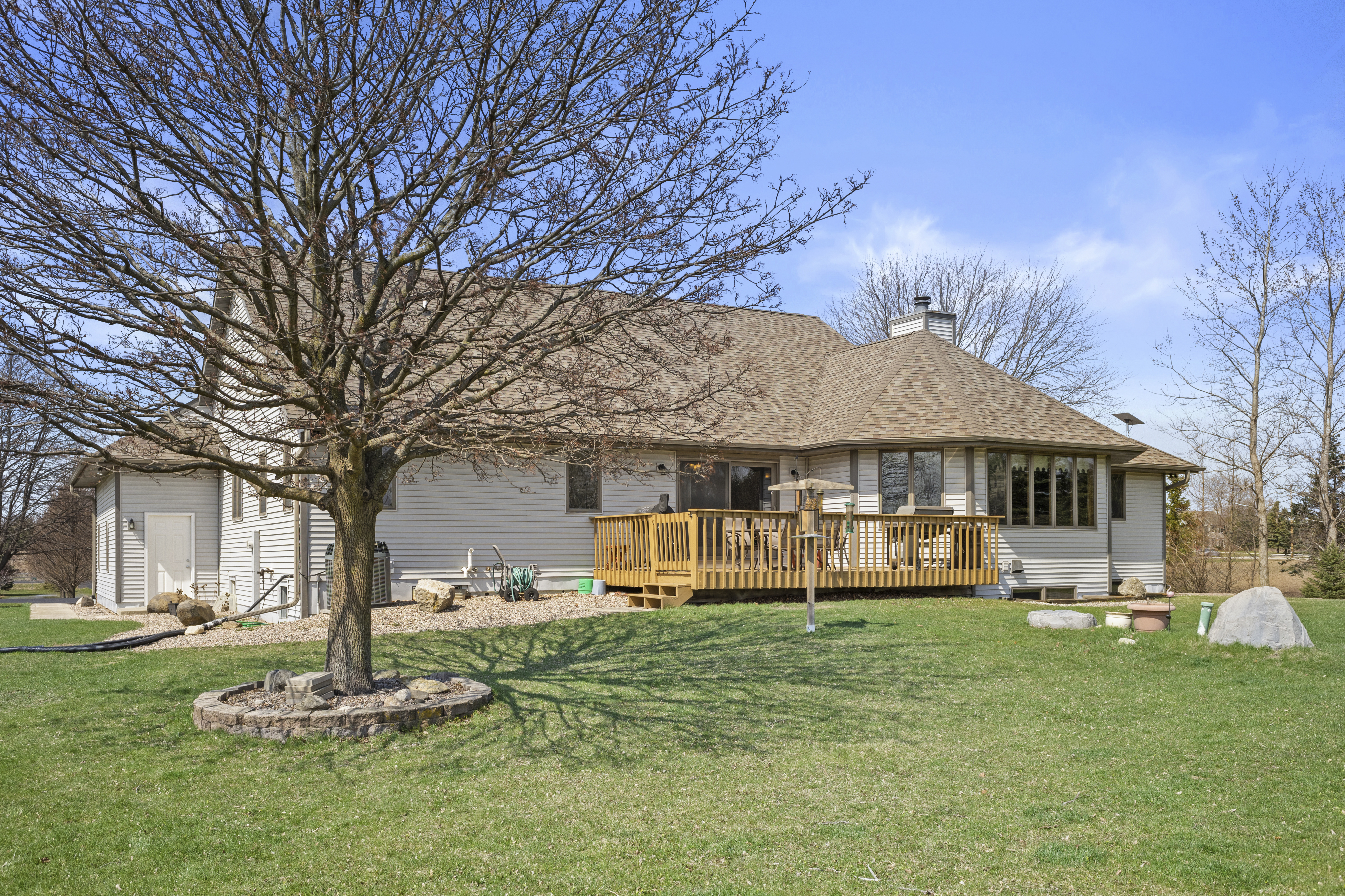  tranquil 3-acre homestead in union  grove - 物件實景