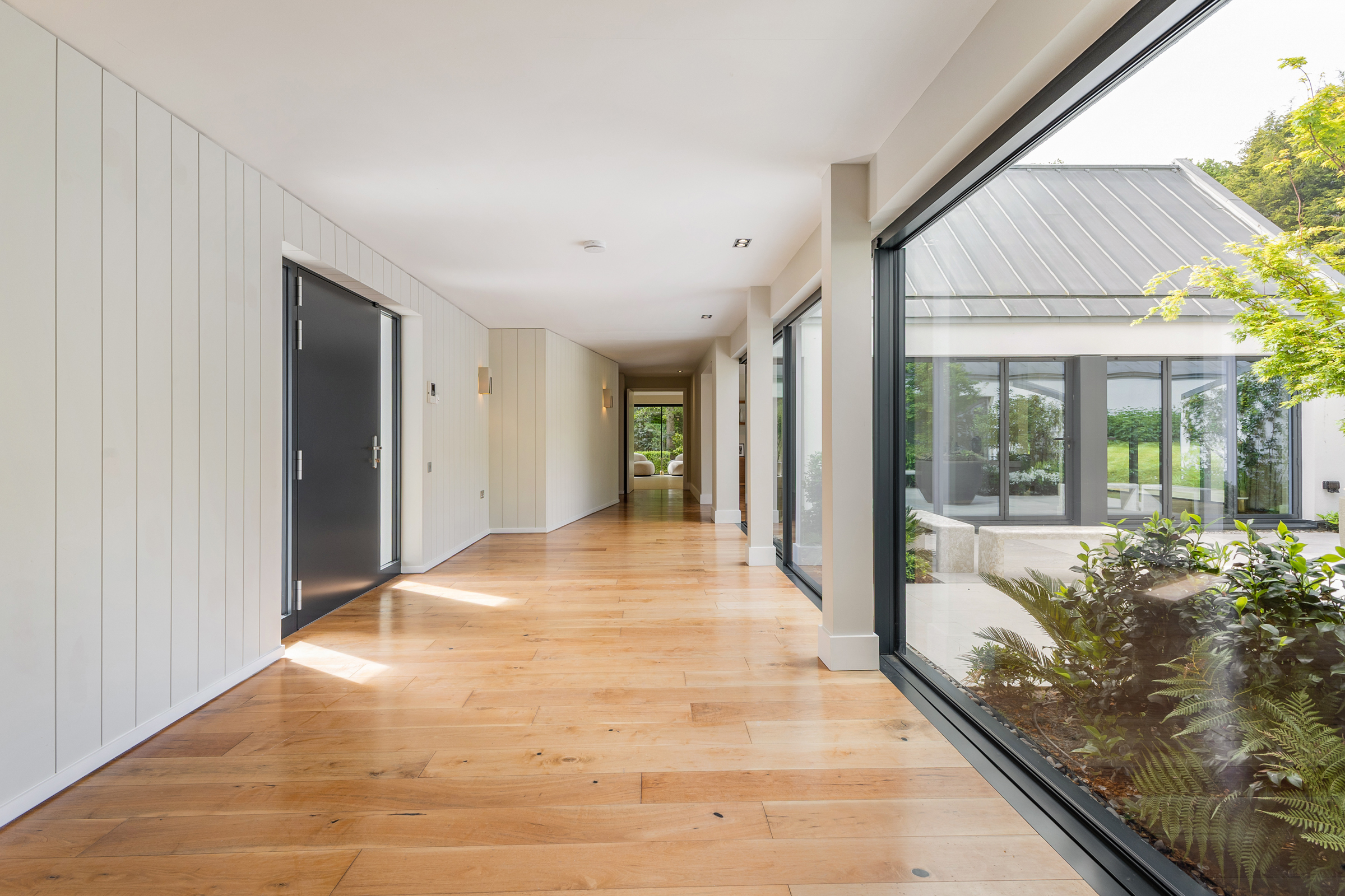  A Contemporary Five-Bedroom House with direct access onto Wentworth golf course - 物件實景