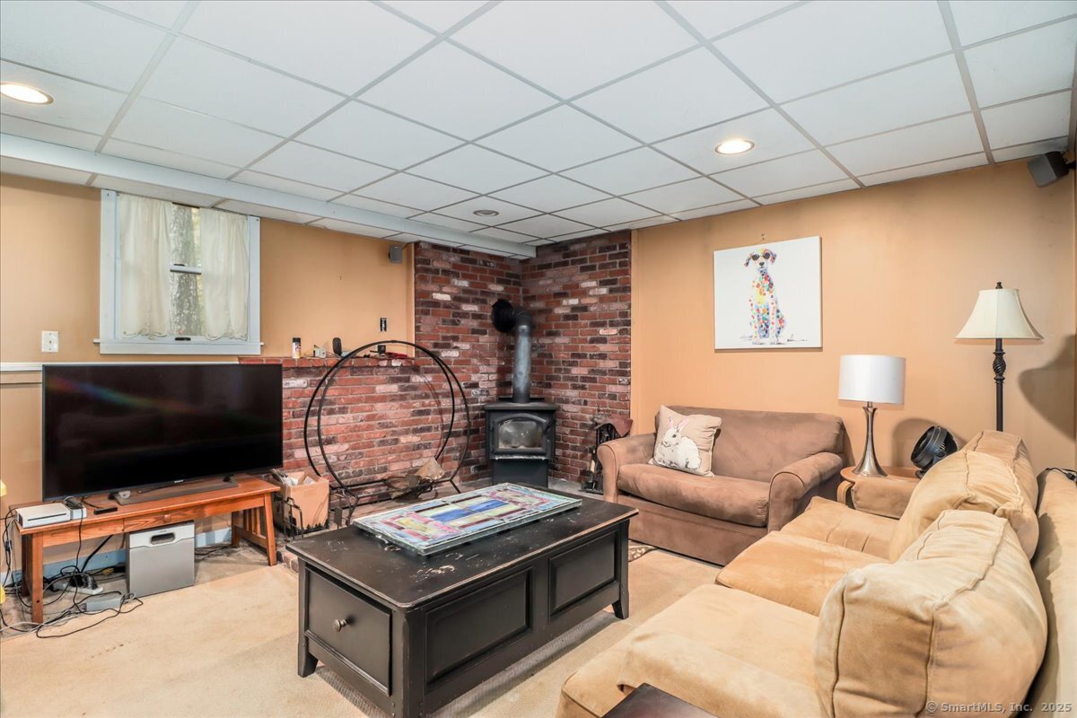 New Milford, Connecticut, 06776, United States, 3 Bedrooms Bedrooms, ,3 BathroomsBathrooms,Residential,For Sale,1971599