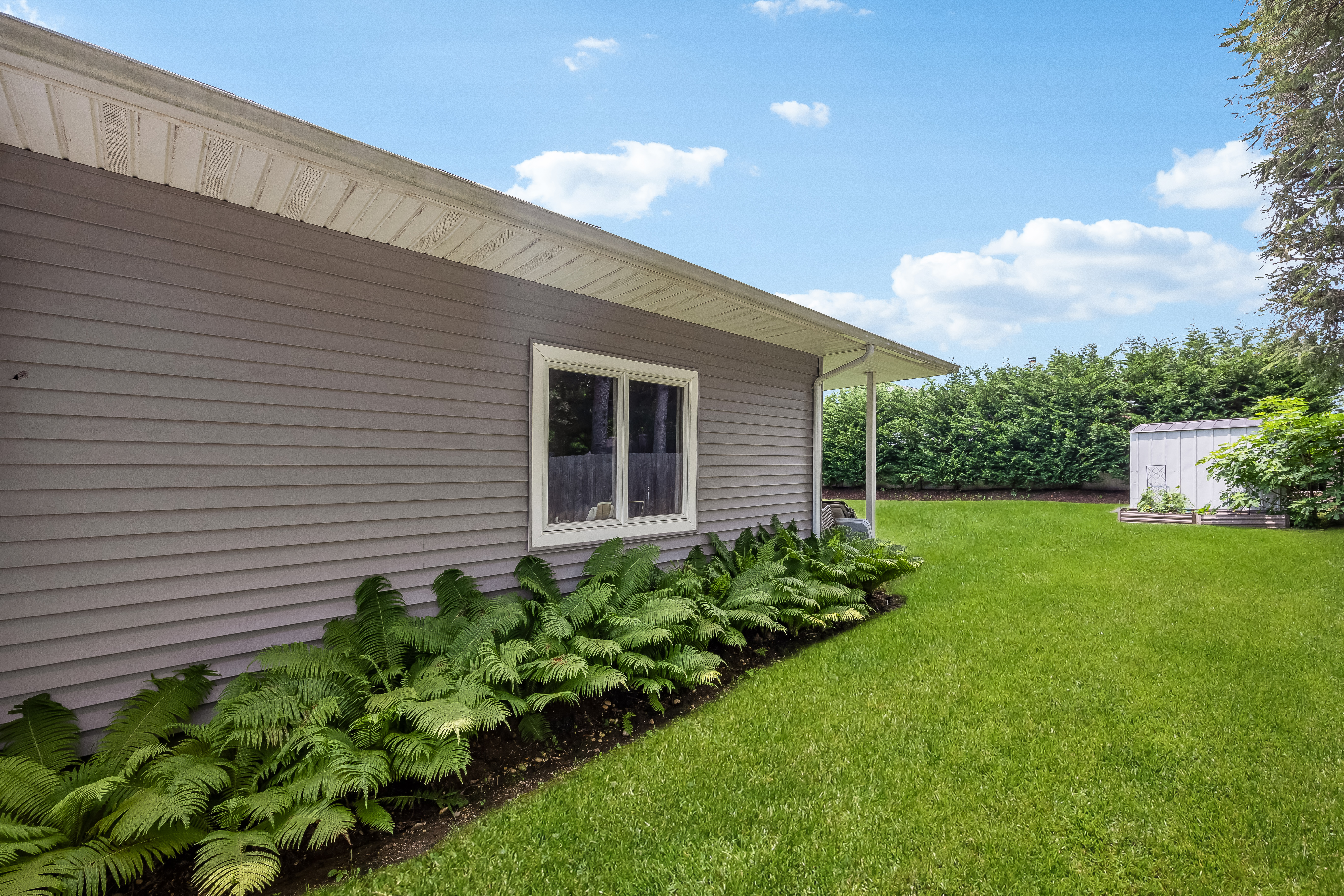 Deer Park, New York, 11729, United States, 3 Bedrooms Bedrooms, ,2 BathroomsBathrooms,Residential,For Sale,1915383