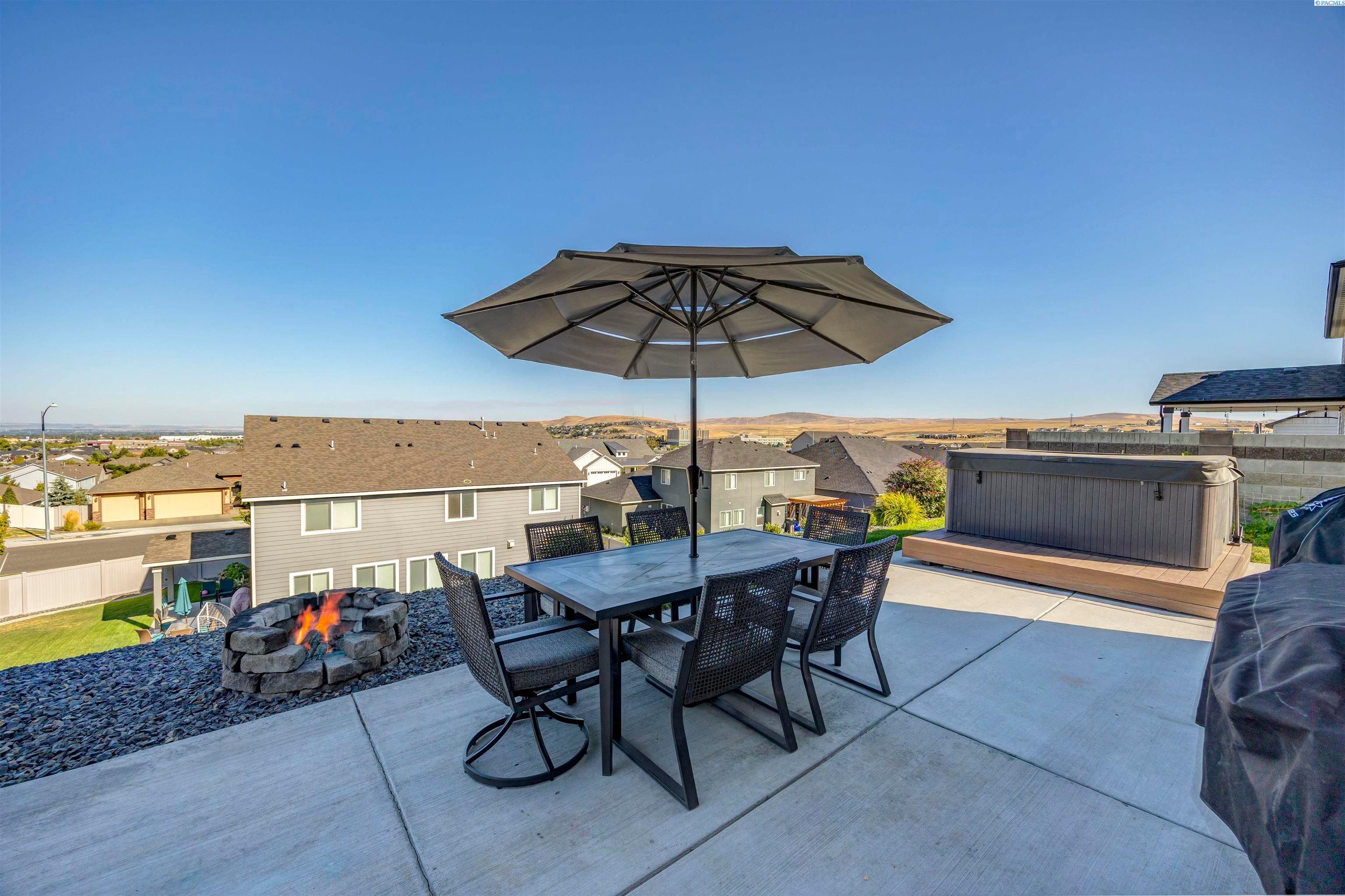 Kennewick, Washington, 99338, United States, 5 Bedrooms Bedrooms, ,3 BathroomsBathrooms,Residential,For Sale,1914232