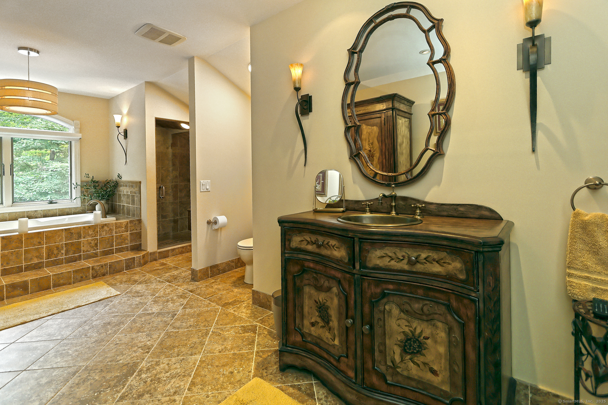 Orange, Connecticut, 06477, United States, 3 Bedrooms Bedrooms, ,3 BathroomsBathrooms,Residential,For Sale,1911286