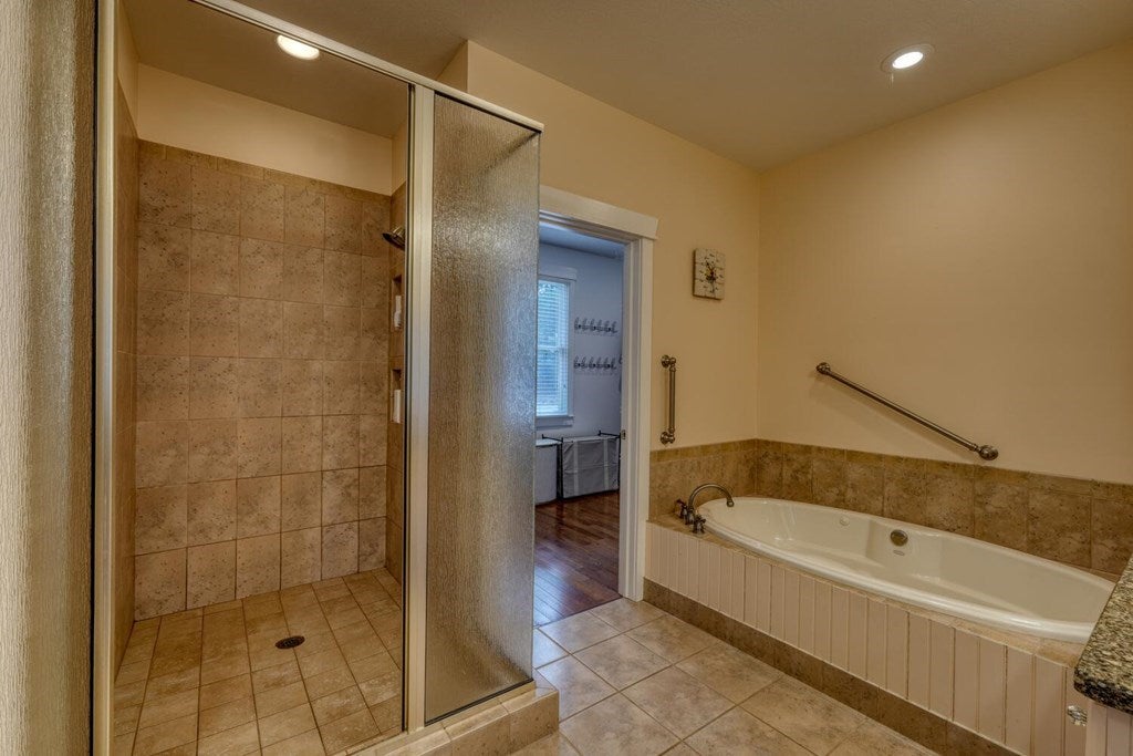 Blairsville, Georgia, 30512, United States, 5 Bedrooms Bedrooms, ,6 BathroomsBathrooms,Residential,For Sale,1901332