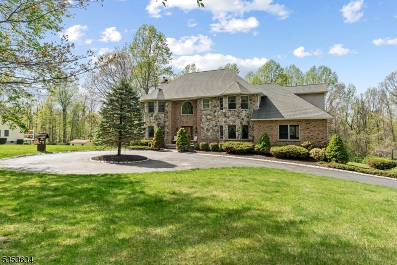 Andover Twp., New Jersey, 07821, United States, 4 Bedrooms Bedrooms, ,3 BathroomsBathrooms,Residential,For Sale,1793413