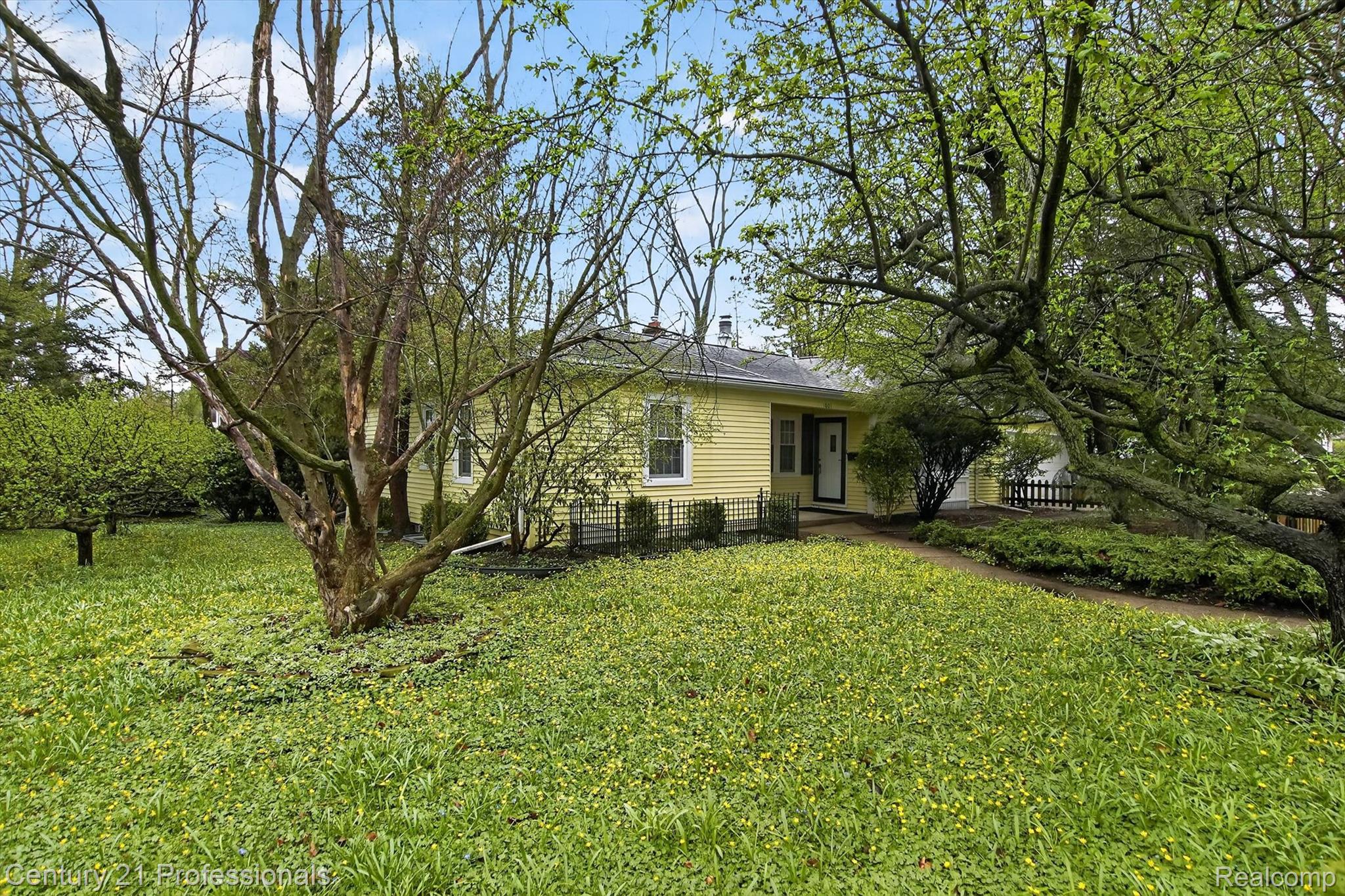 AnnArbor, Michigan, 48103, United States, 3 Bedrooms Bedrooms, ,2 BathroomsBathrooms,Residential,For Sale,2038330