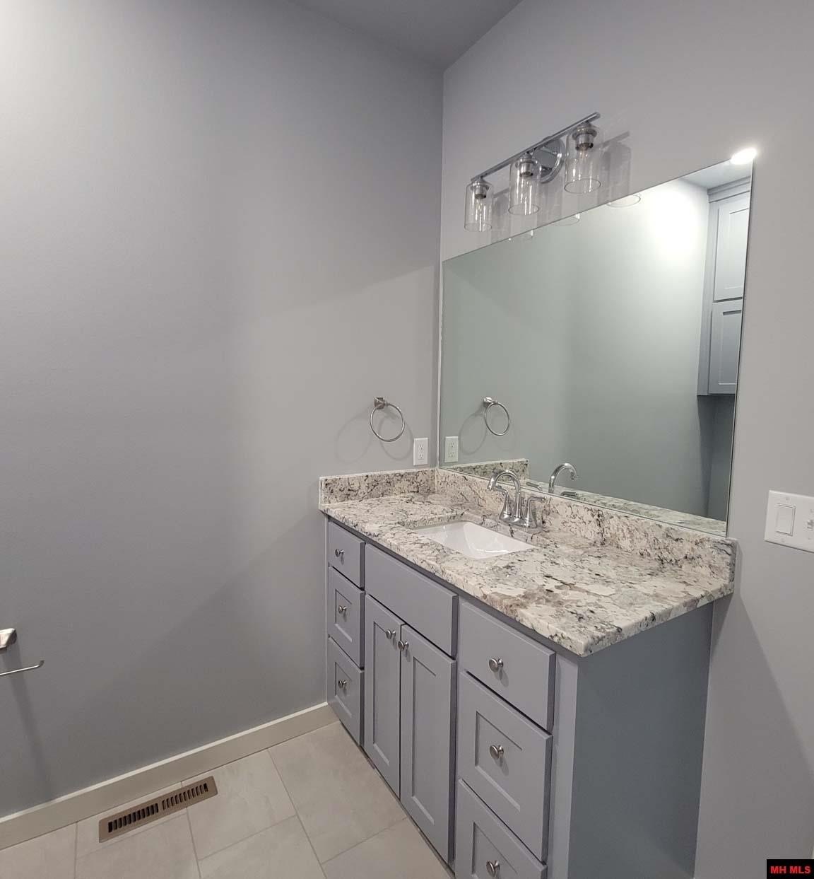 Mountain Home, Arkansas, 72653, United States, 3 Bedrooms Bedrooms, ,2 BathroomsBathrooms,Residential,For Sale,1983473