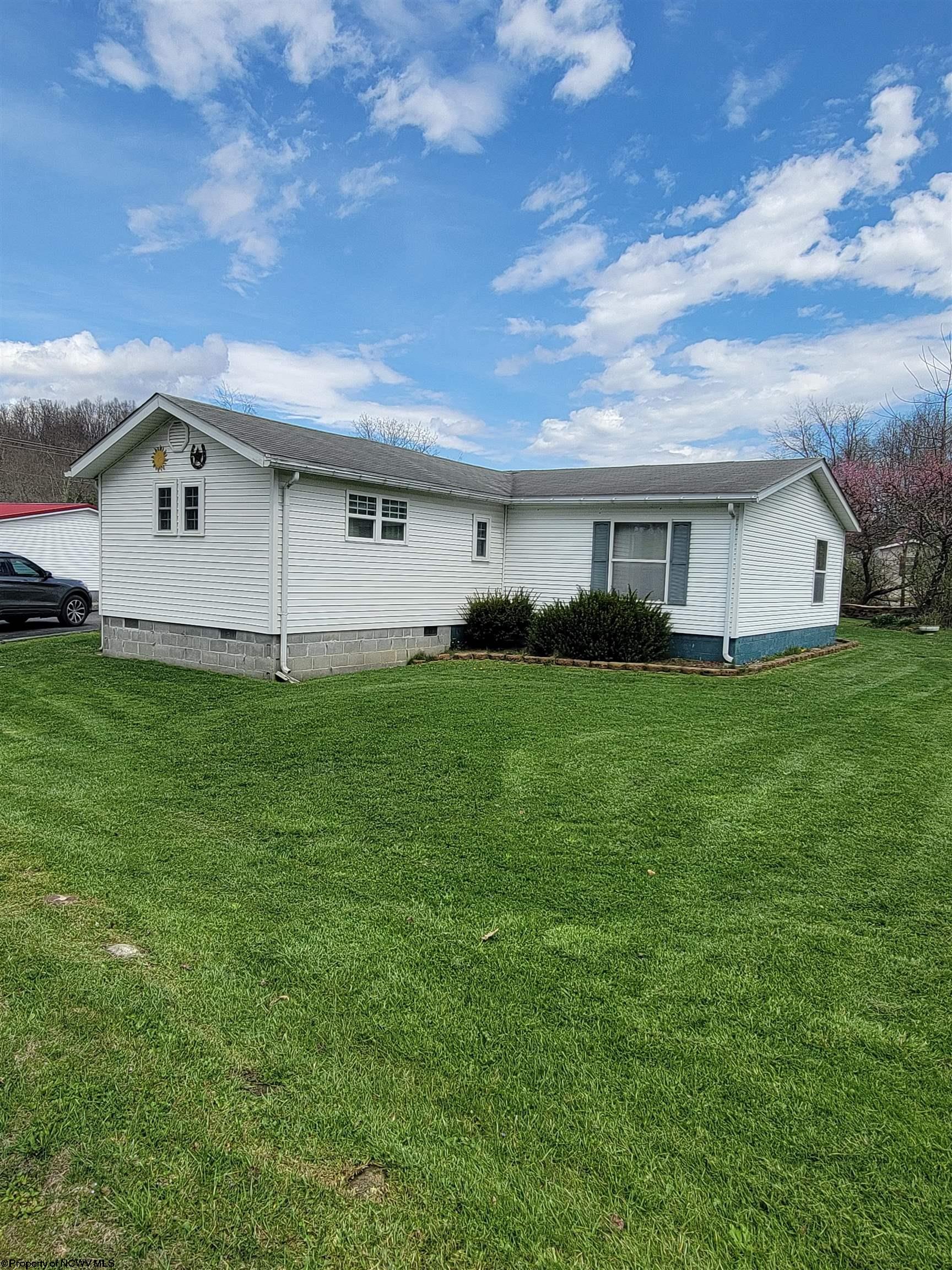 Gate Ln, Elkins, WV 26241