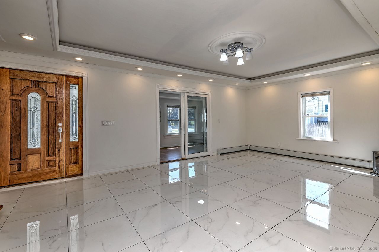 Milford, Connecticut, 06461, United States, 5 Bedrooms Bedrooms, ,2 BathroomsBathrooms,Residential,For Sale,1949907