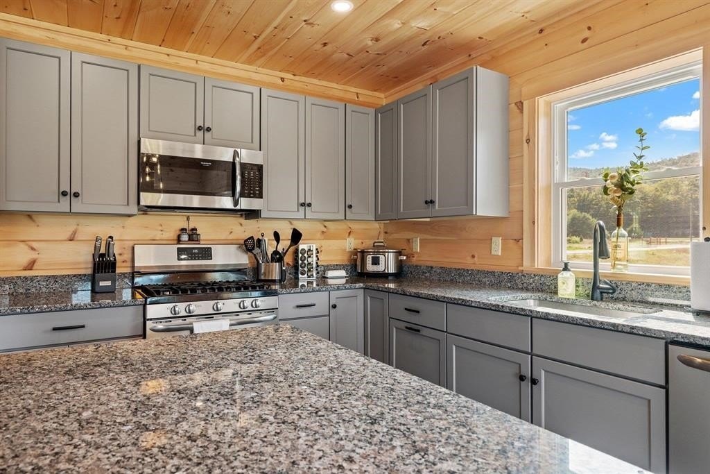Thornton, New Hampshire, 03285, United States, 3 Bedrooms Bedrooms, ,3 BathroomsBathrooms,Residential,For Sale,1887581