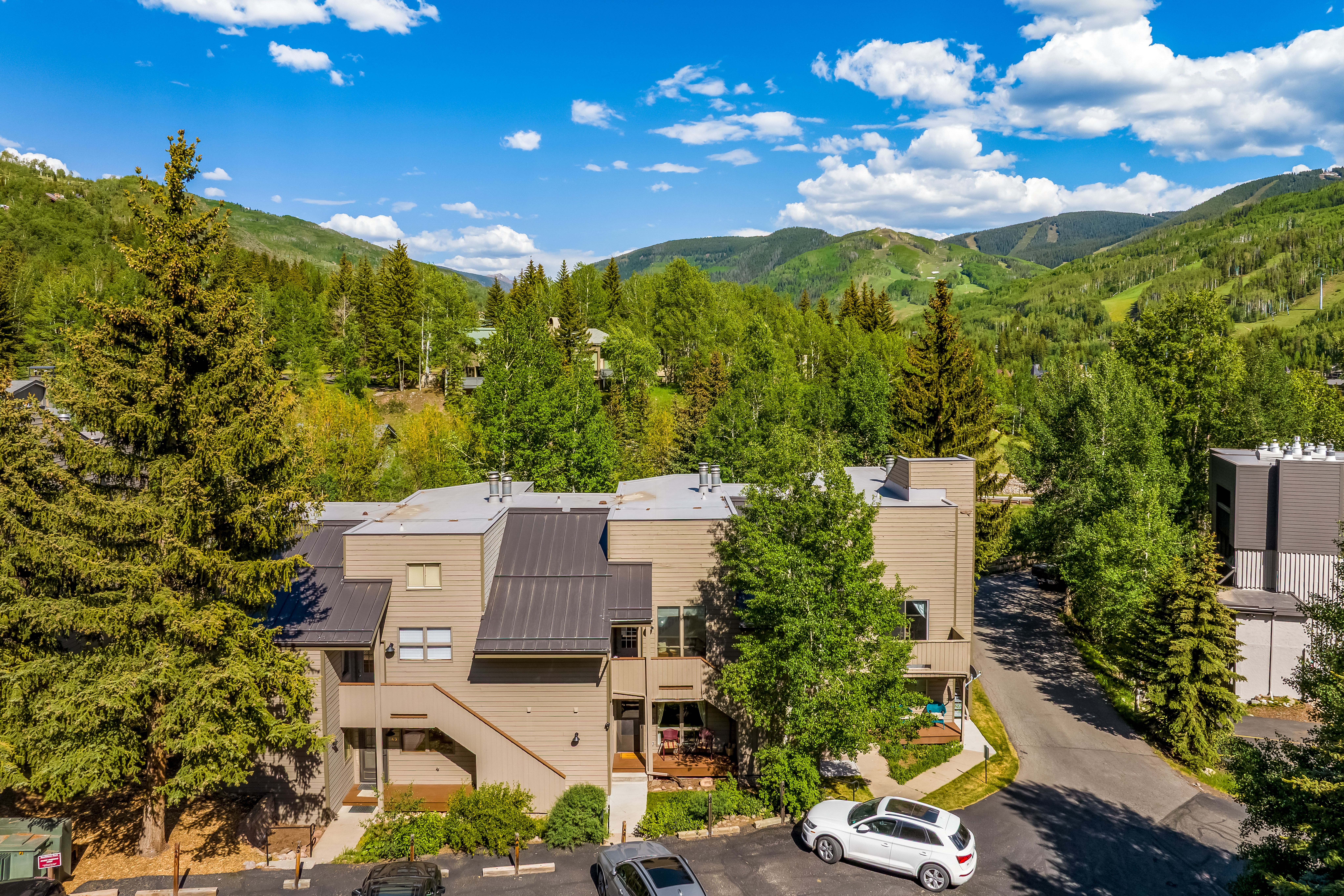  Unique Vail Residence with Creekside Calm & Winter Ski Slope Views - 物件實景