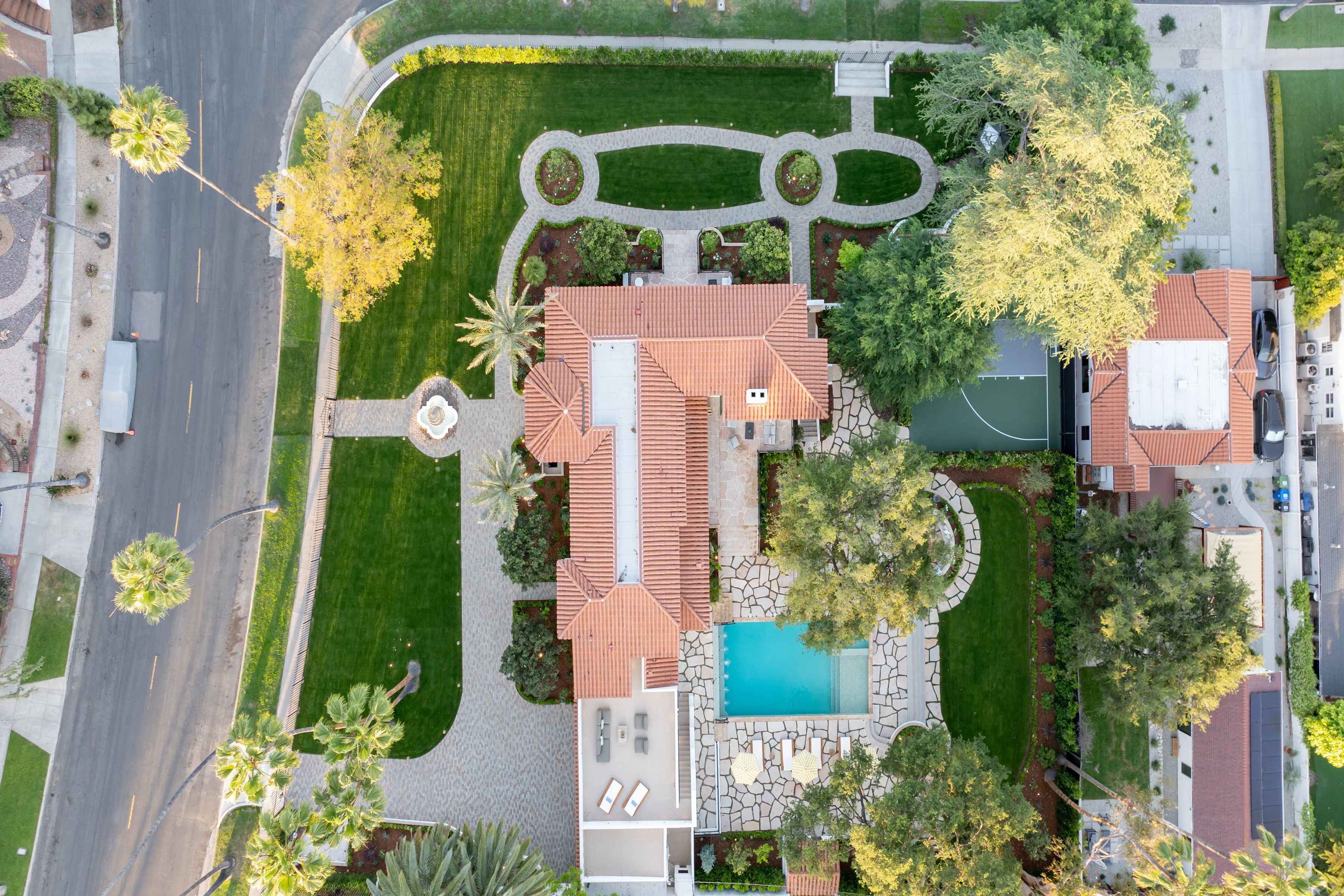  2110 Hill Dr - 物件實景