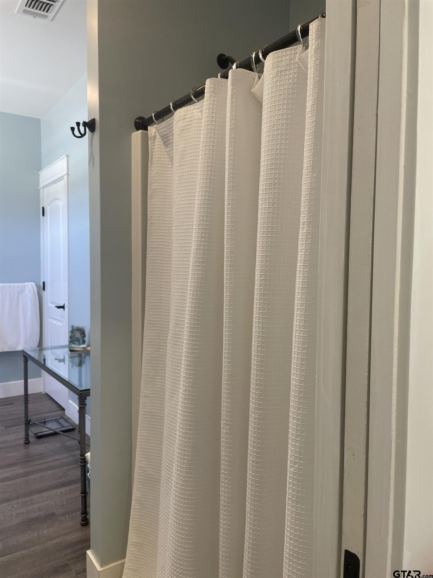 Pittsburg, Texas, 75686, United States, 3 Bedrooms Bedrooms, ,3 BathroomsBathrooms,Residential,For Sale,1982891