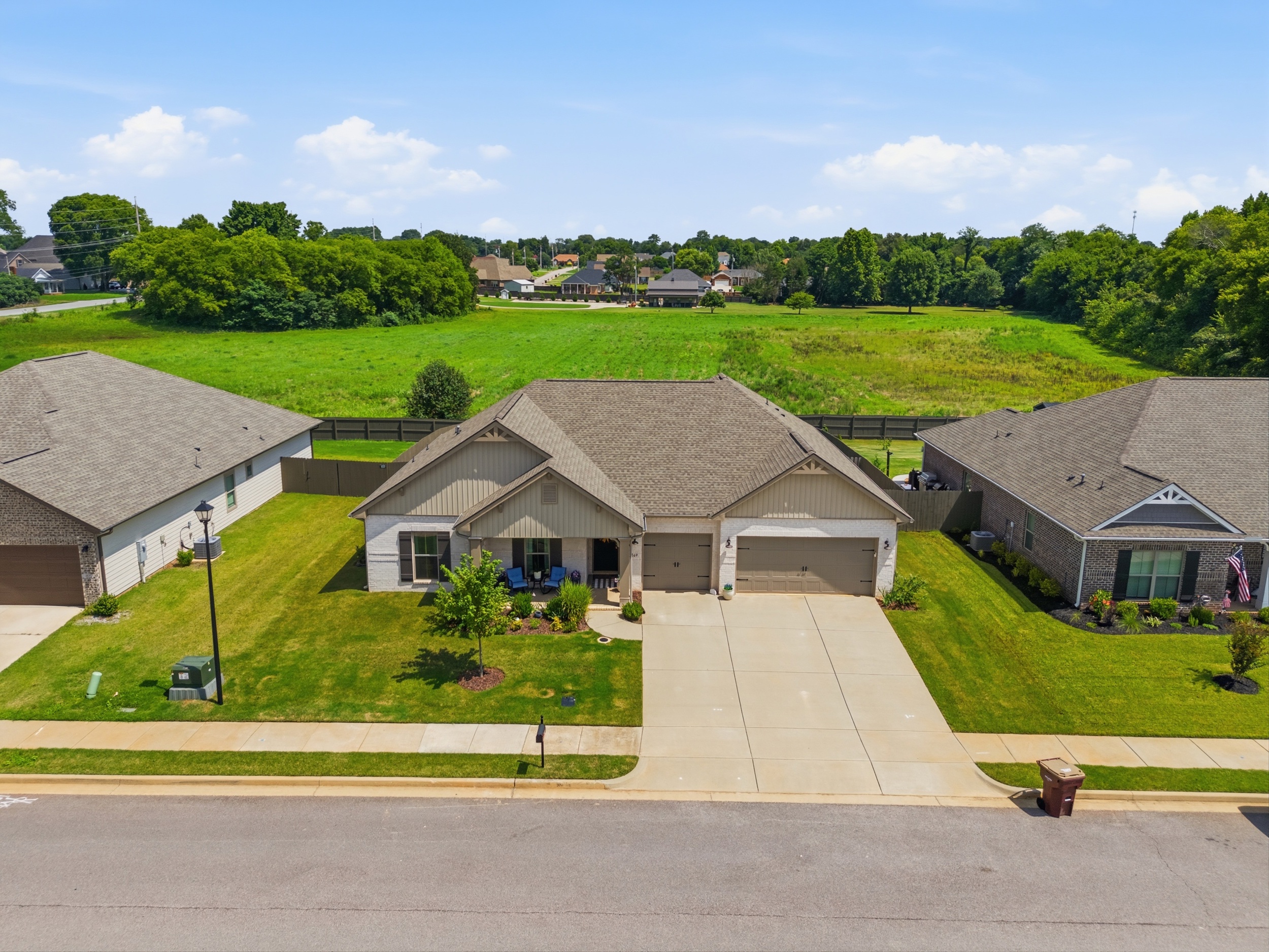  25069 Addlestone Drive - 物件實景