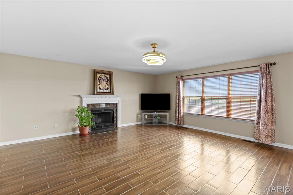 Arnold, Missouri, 63010, United States, 5 Bedrooms Bedrooms, ,4 BathroomsBathrooms,Residential,For Sale,1876130