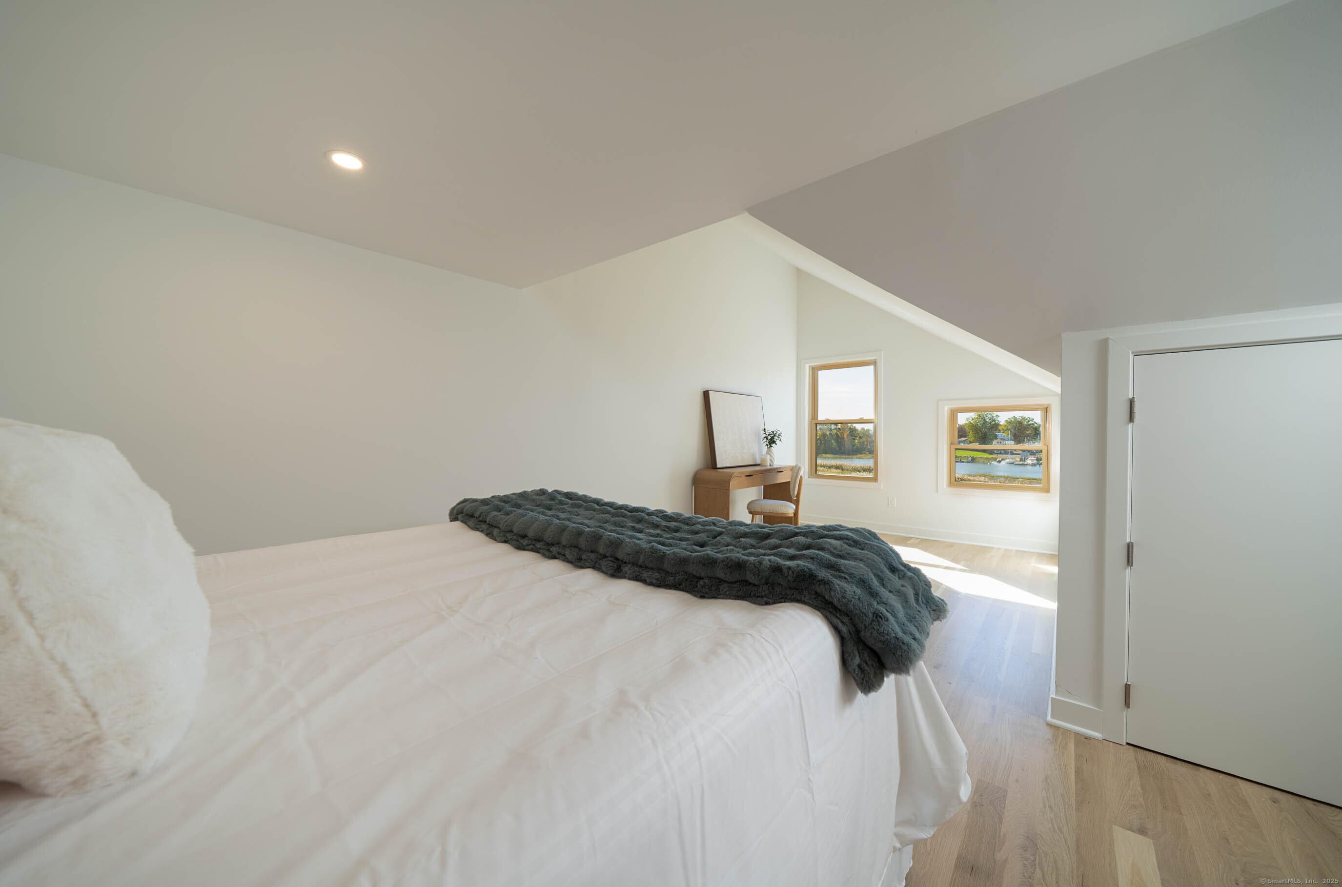 Branford, Connecticut, 06405, United States, 2 Bedrooms Bedrooms, ,3 BathroomsBathrooms,Residential,For Sale,1992436