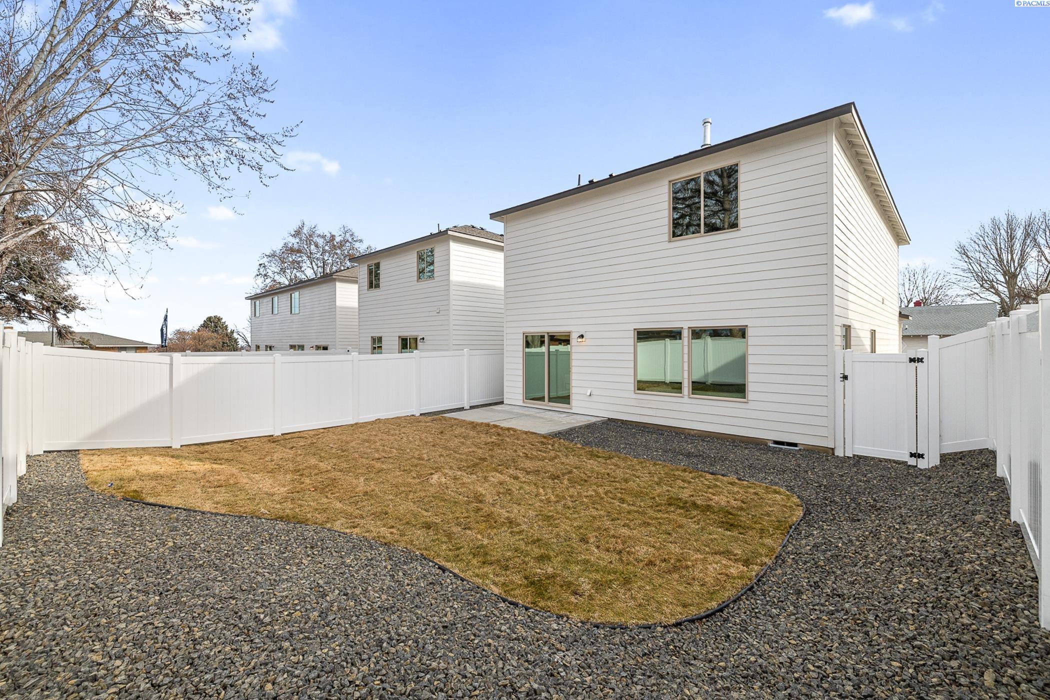 Kennewick, Washington, 99337, United States, 7 Bedrooms Bedrooms, ,Residential,For Sale,1794689