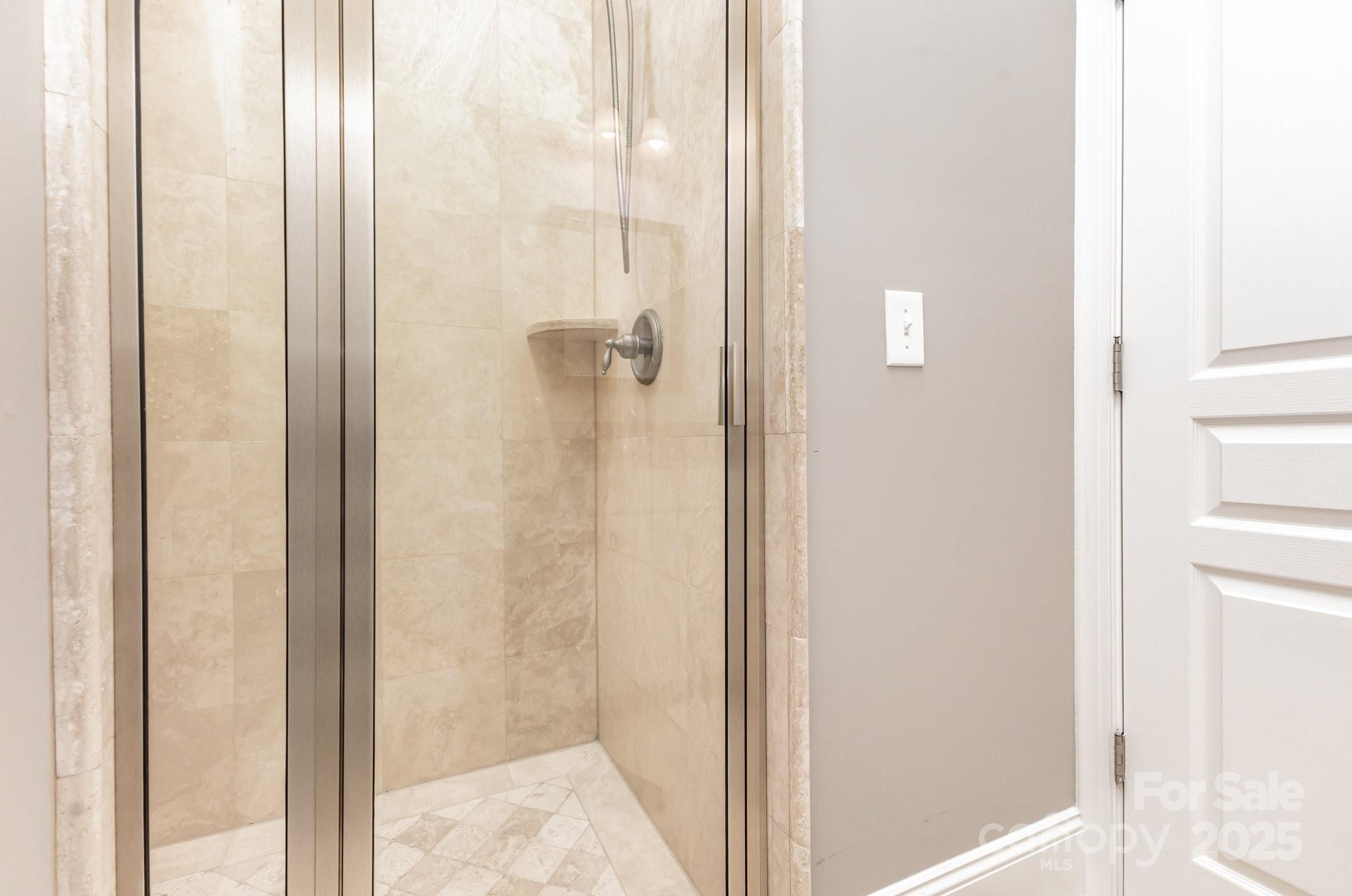 Charlotte, North Carolina, 28207, United States, 2 Bedrooms Bedrooms, ,3 BathroomsBathrooms,Residential,For Sale,1997449