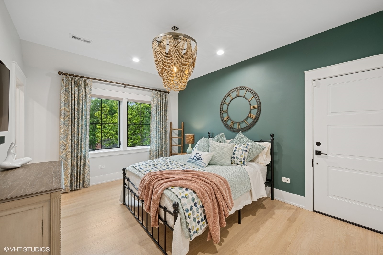 Northbrook, Illinois, 60062, United States, 5 Bedrooms Bedrooms, ,5 BathroomsBathrooms,Residential,For Sale,1827493