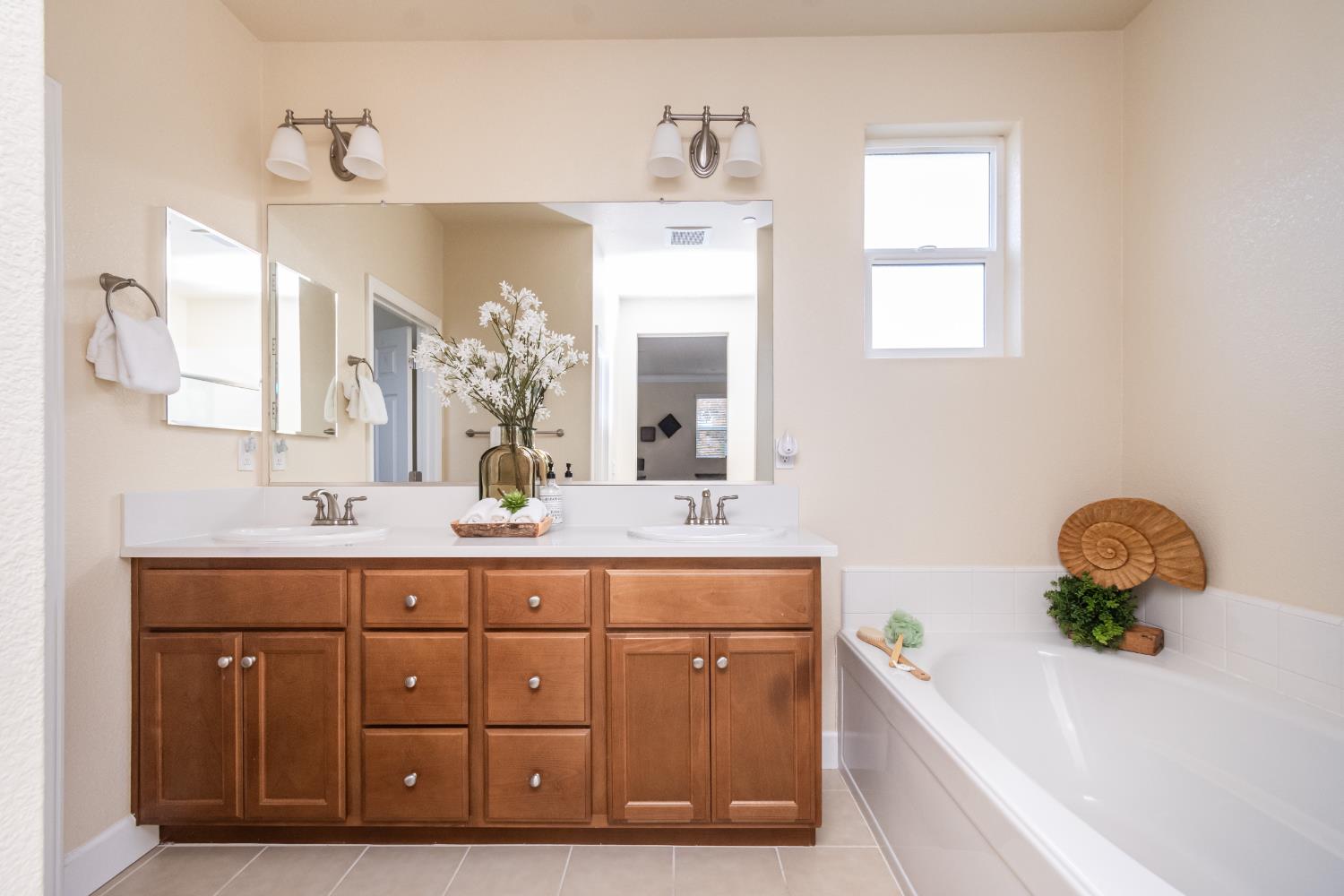 Folsom, California, 95630, United States, 4 Bedrooms Bedrooms, ,3 BathroomsBathrooms,Residential,For Sale,2000807