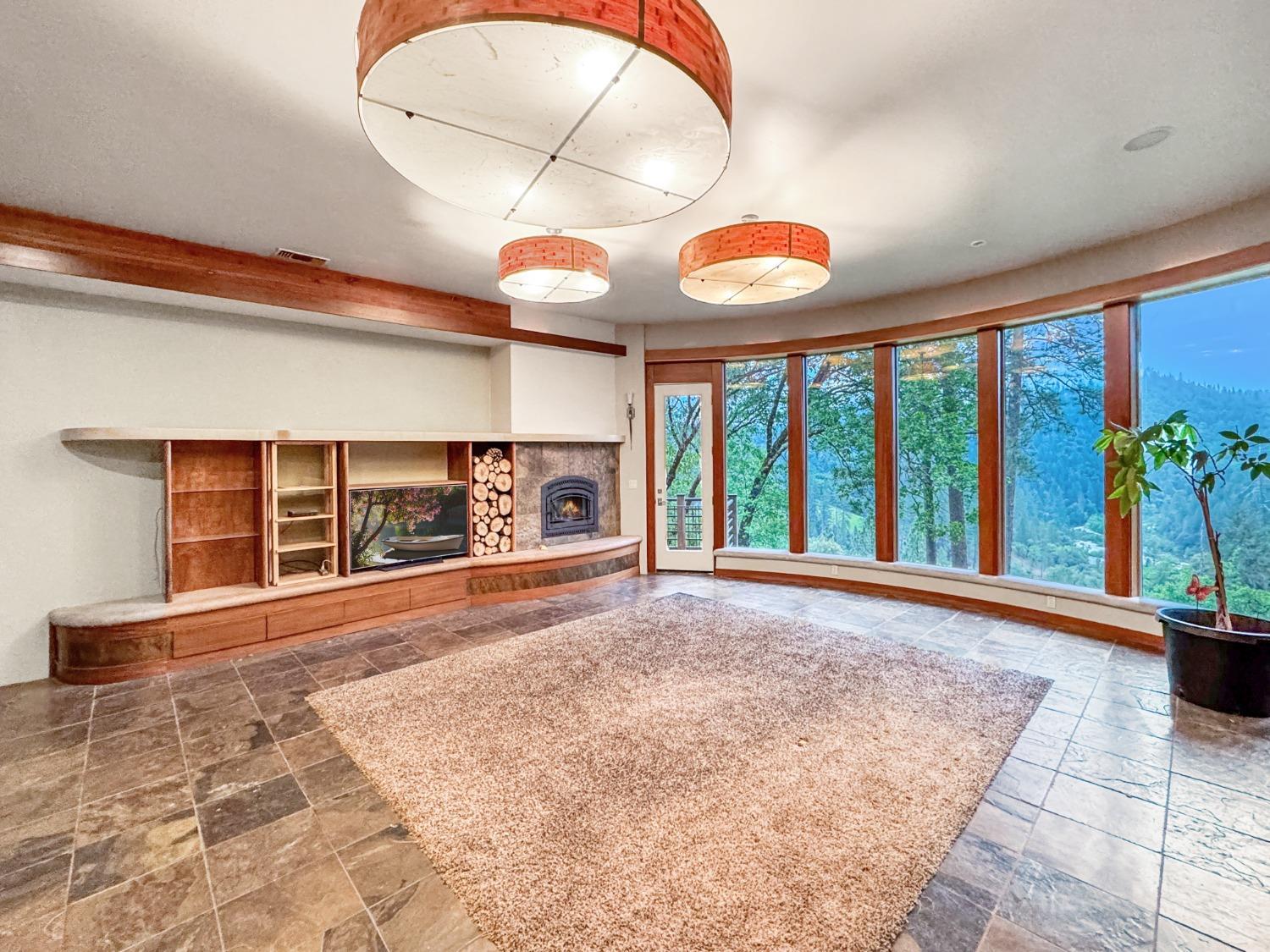Grass Valley, California, 95949, United States, 3 Bedrooms Bedrooms, ,4 BathroomsBathrooms,Residential,For Sale,1920677