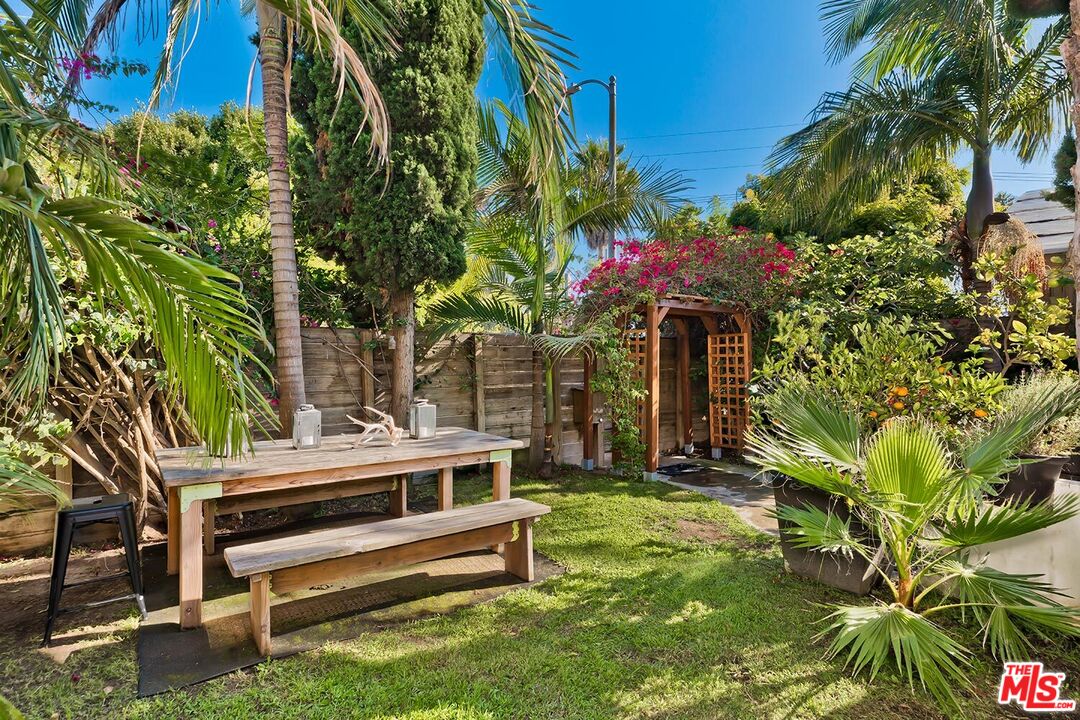 Venice, California, 90291, United States, 2 Bedrooms Bedrooms, ,2 BathroomsBathrooms,Residential,For Sale,1993237