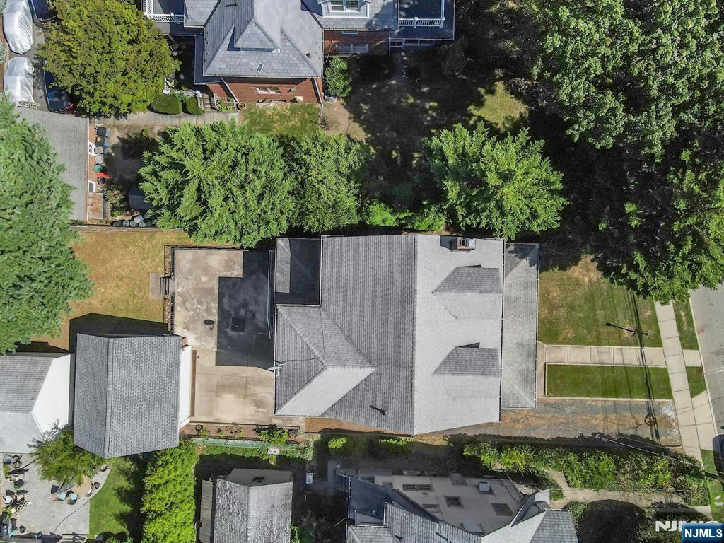 Leonia, New Jersey, 07605, United States, 5 Bedrooms Bedrooms, ,4 BathroomsBathrooms,Residential,For Sale,1934270
