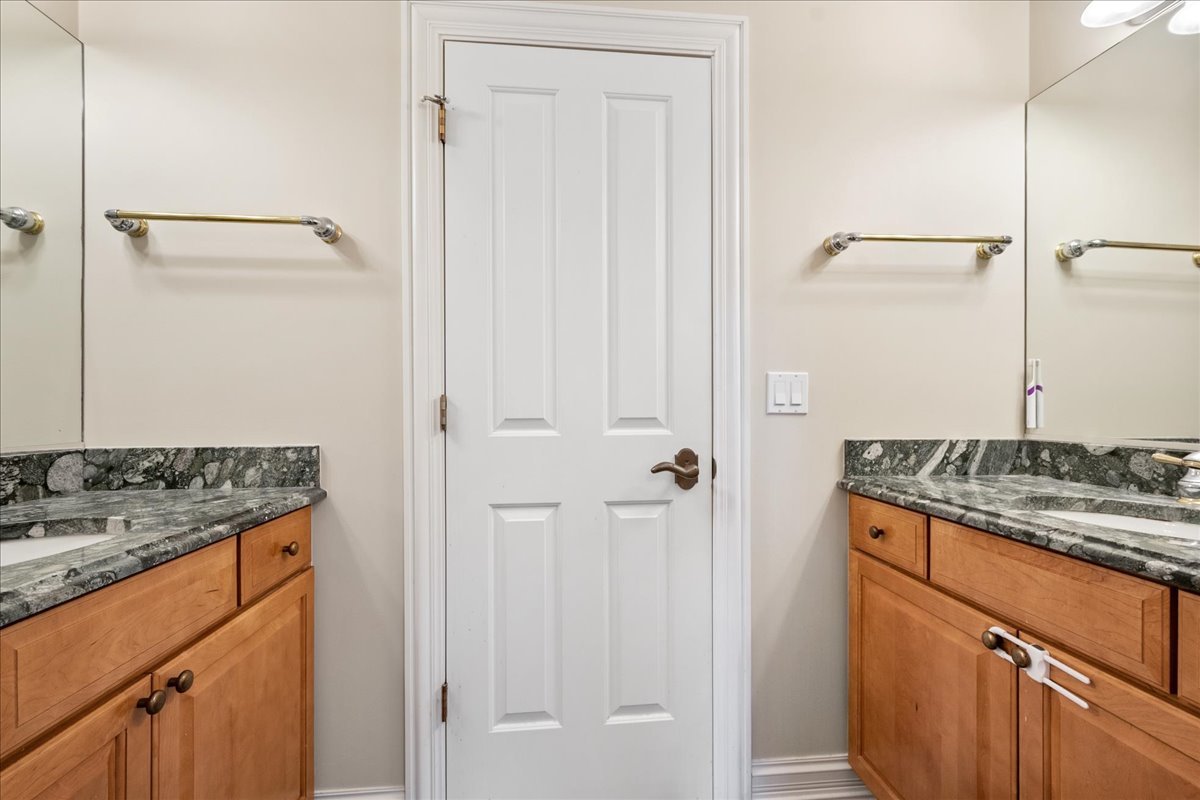 Vernon Hills, Illinois, 60061, United States, 4 Bedrooms Bedrooms, ,4 BathroomsBathrooms,Residential,For Sale,1940393