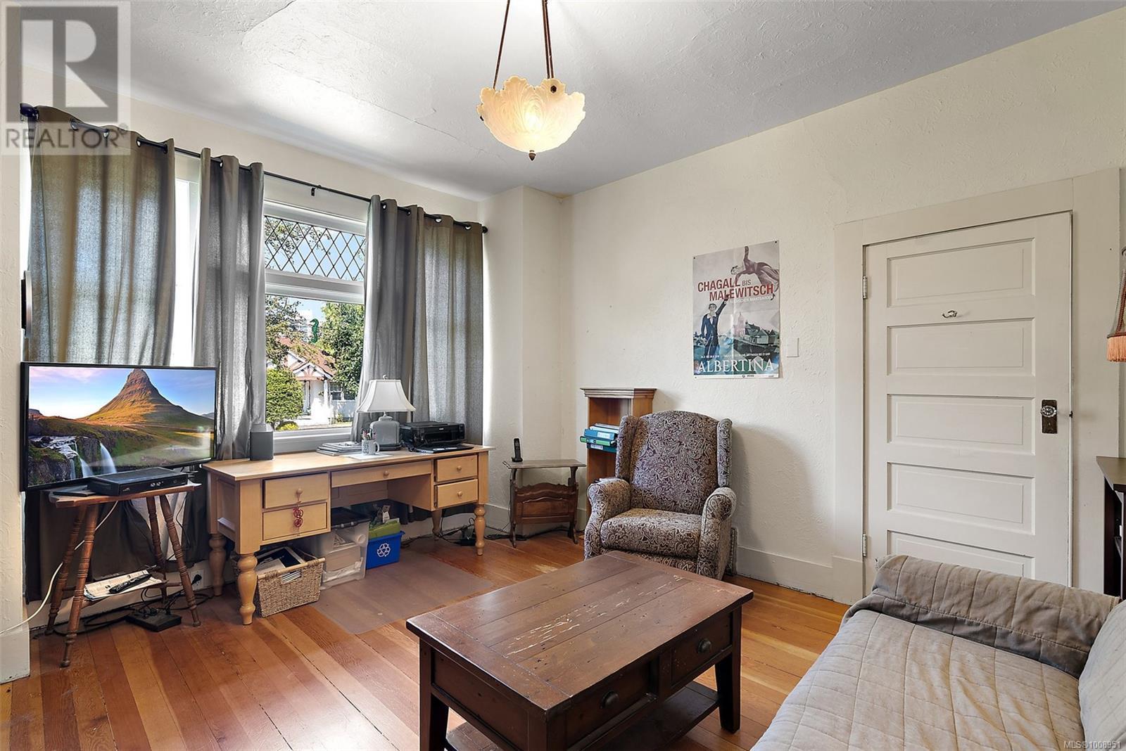 VICTORIA, British Columbia, V8V 2H6, CA, 3 Bedrooms Bedrooms, ,2 BathroomsBathrooms,Residential,For Sale,1906756