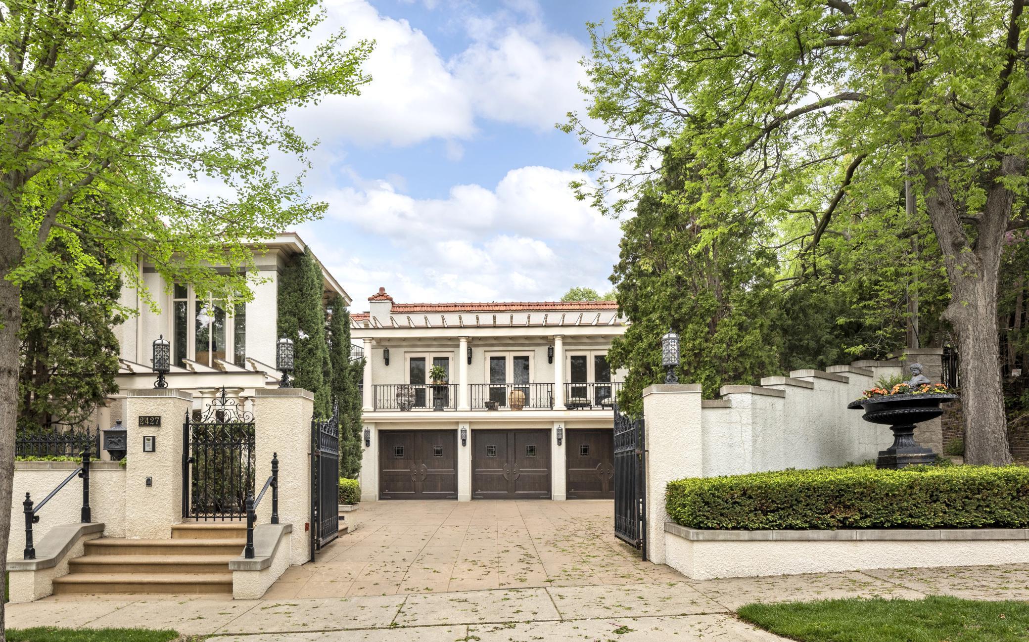 Minneapolis, Minnesota, 55405, United States, 4 Bedrooms Bedrooms, ,4 BathroomsBathrooms,Residential,For Sale,1821266