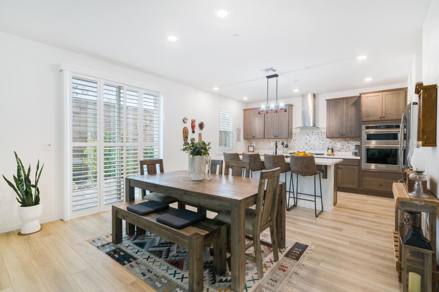 Folsom, California, 95630, United States, 5 Bedrooms Bedrooms, ,3 BathroomsBathrooms,Residential,For Sale,1997152