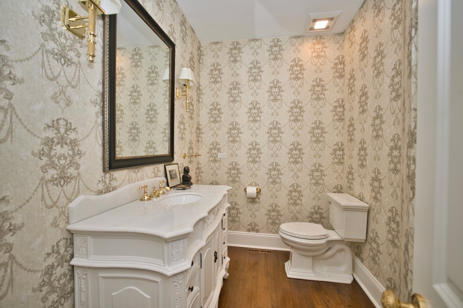 Lake Forest, Illinois, 60045, United States, 4 Bedrooms Bedrooms, ,5 BathroomsBathrooms,Residential,For Sale,2038354