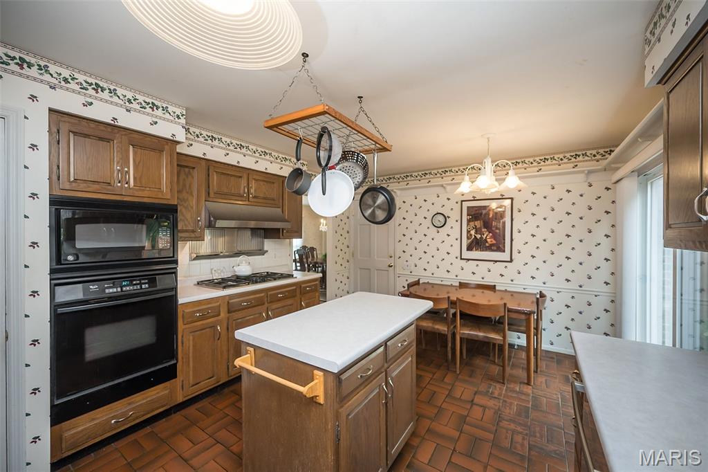 Chesterfield, Missouri, 63017, United States, 4 Bedrooms Bedrooms, ,3 BathroomsBathrooms,Residential,For Sale,1932834