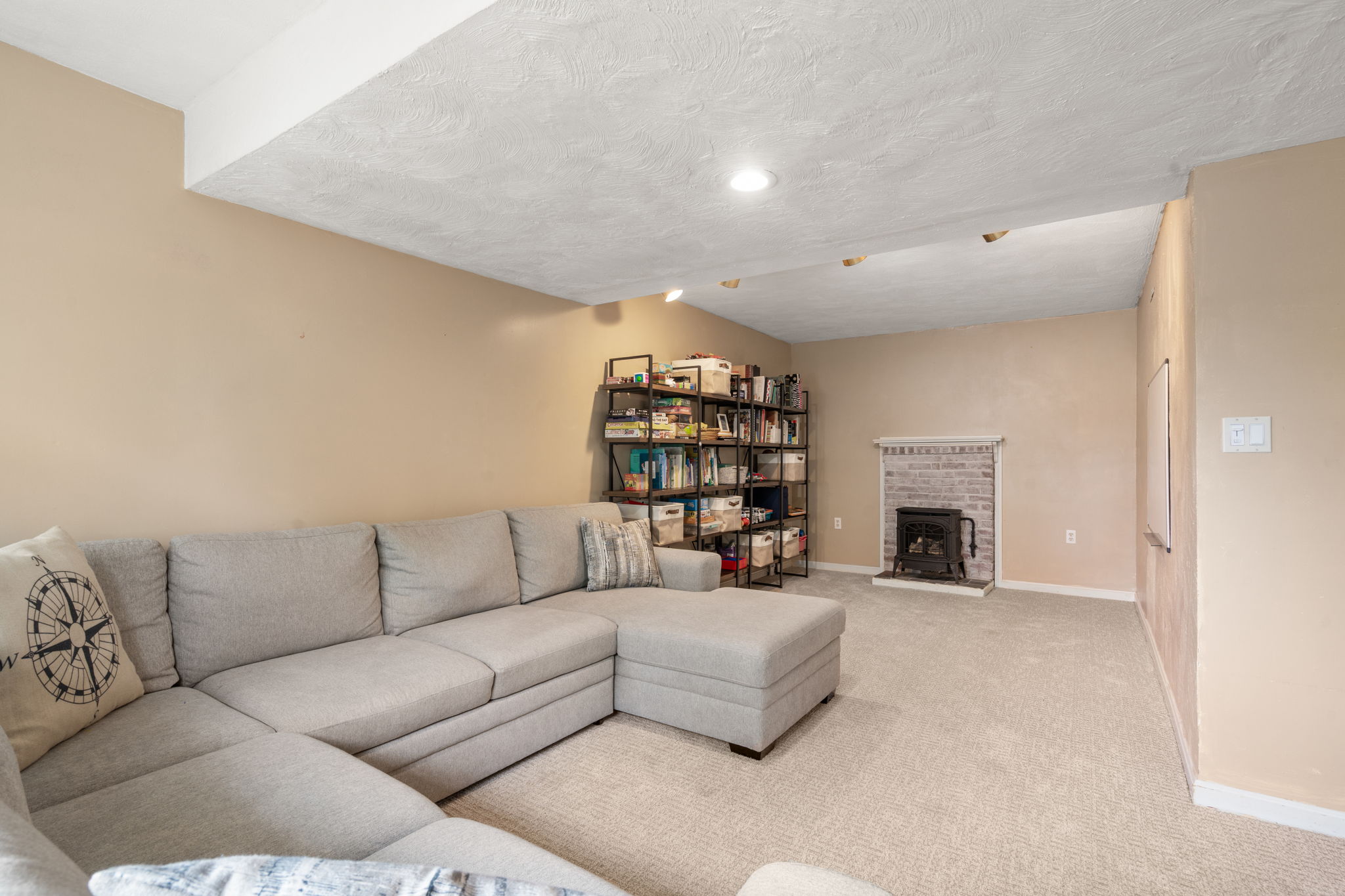  2 Forbes Road, Canton, MA, 02021 - 物件實景