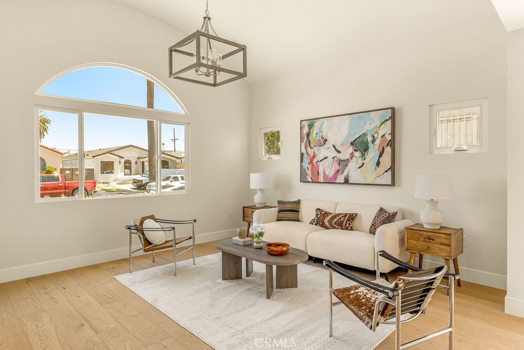 Los Angeles, California, 90018, United States, 3 Bedrooms Bedrooms, ,2 BathroomsBathrooms,Residential,For Sale,1905808