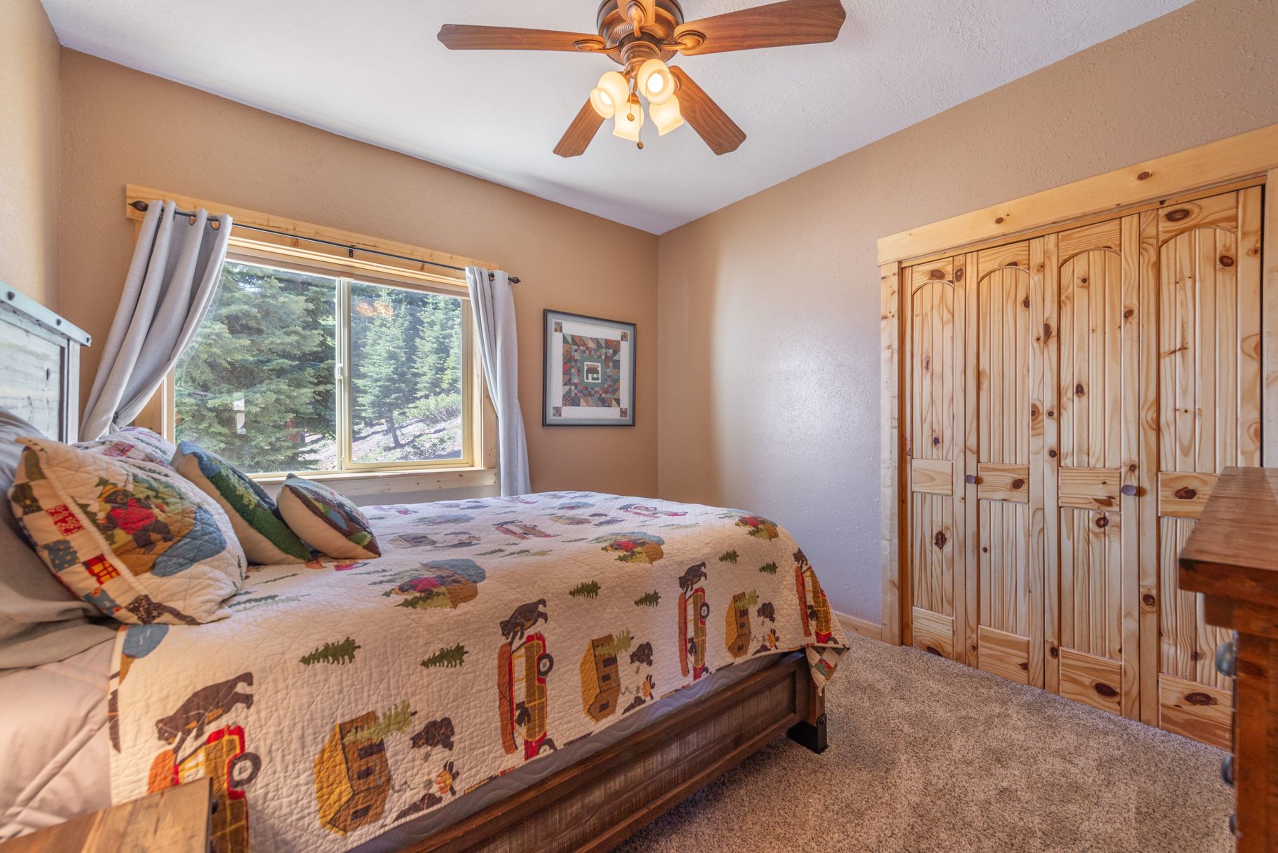  Beautiful Log Home with Carson Range Views from Every Floor - 物件實景