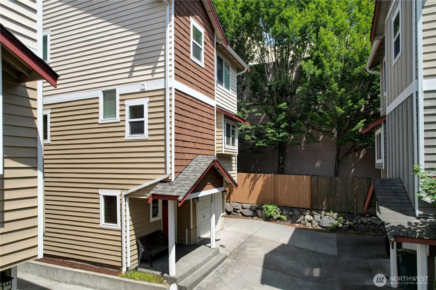 SEATTLE, Washington, 98133, United States, 3 Bedrooms Bedrooms, ,3 BathroomsBathrooms,Residential,For Sale,1890741