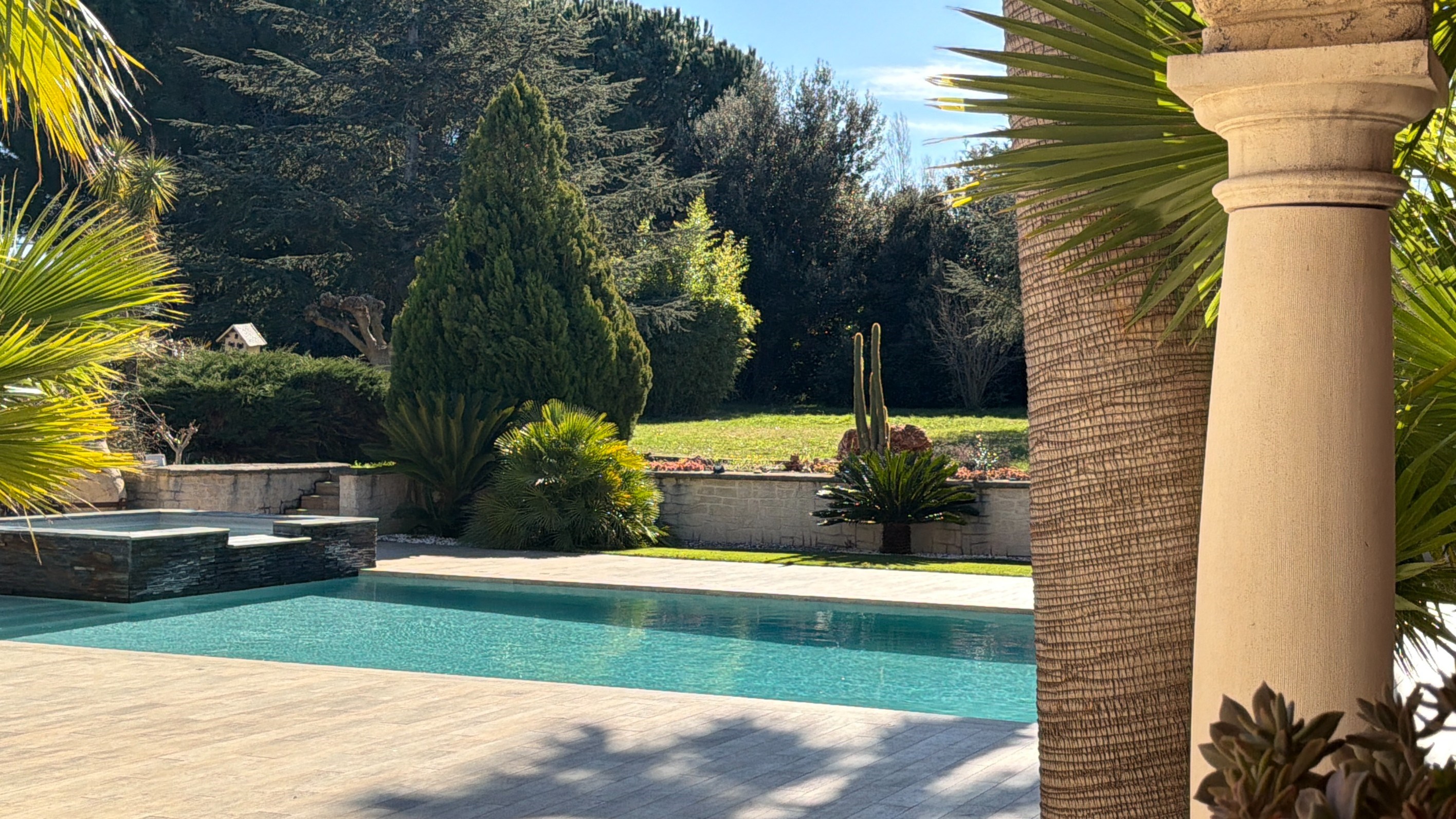  Just 10 minutes from the beaches, a spacious family villa in a lush park... - 物件實景